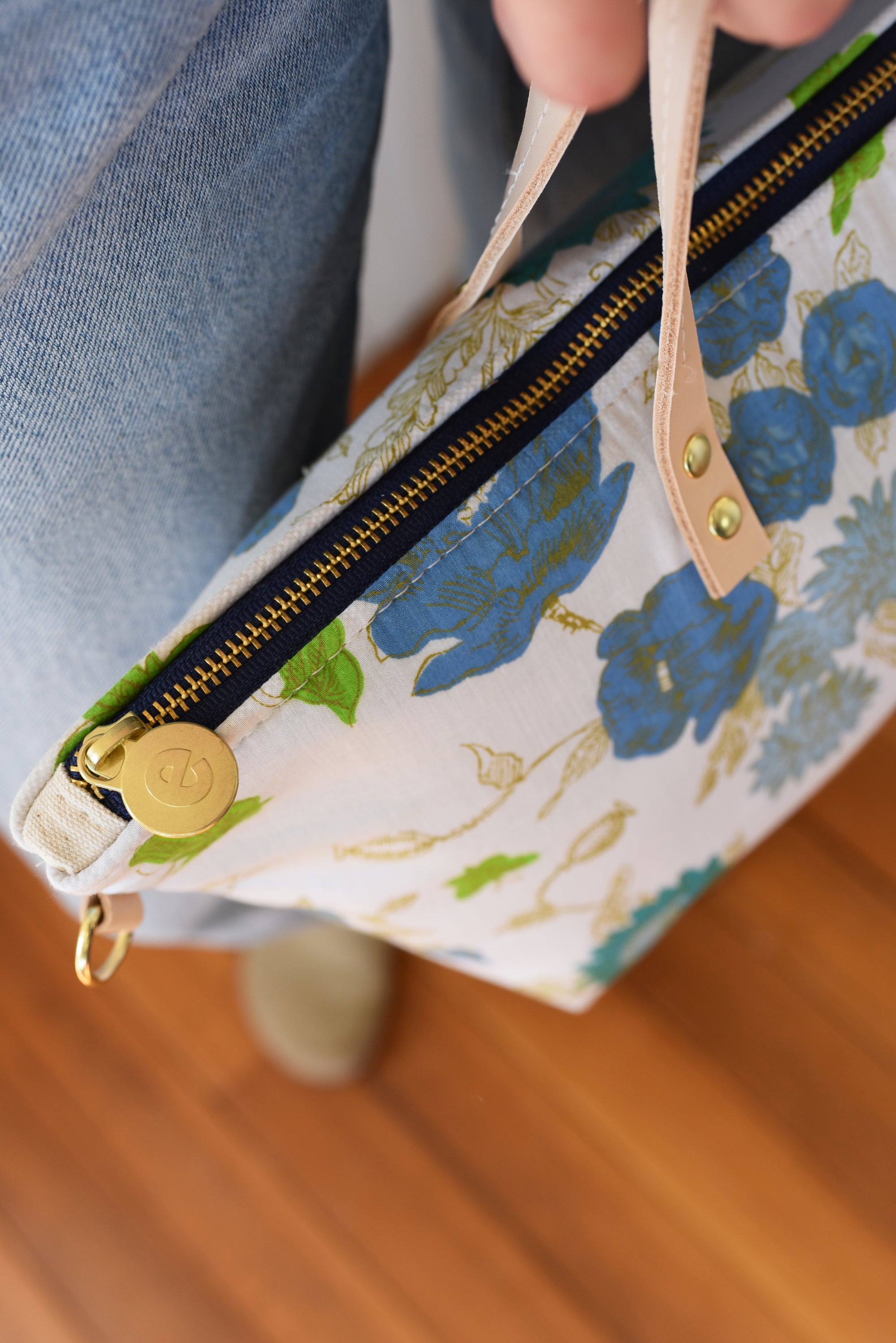 Beautiful Large Vintage Floral Satchel Tote Bag - WITH zip + Coordinating Plaid Print inside