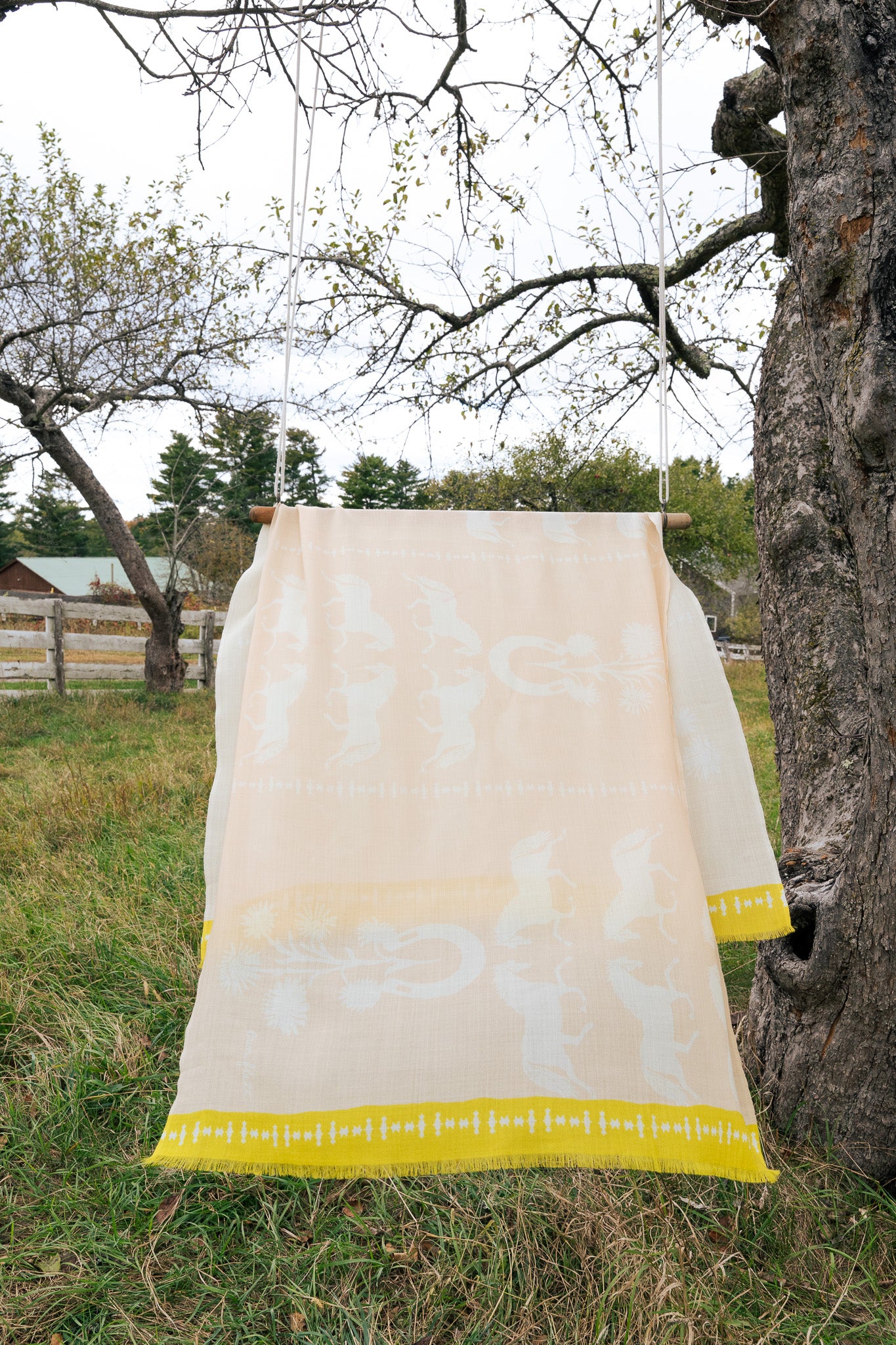 100% WOOL NATURAL LORTON TROTTING SCARF + GIFT BOX