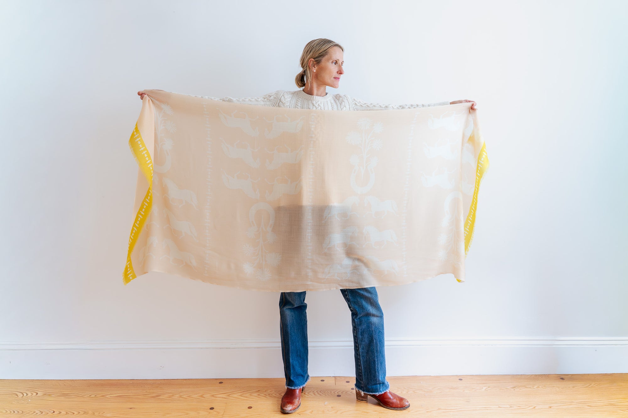 100% WOOL NATURAL LORTON TROTTING SCARF + GIFT BOX