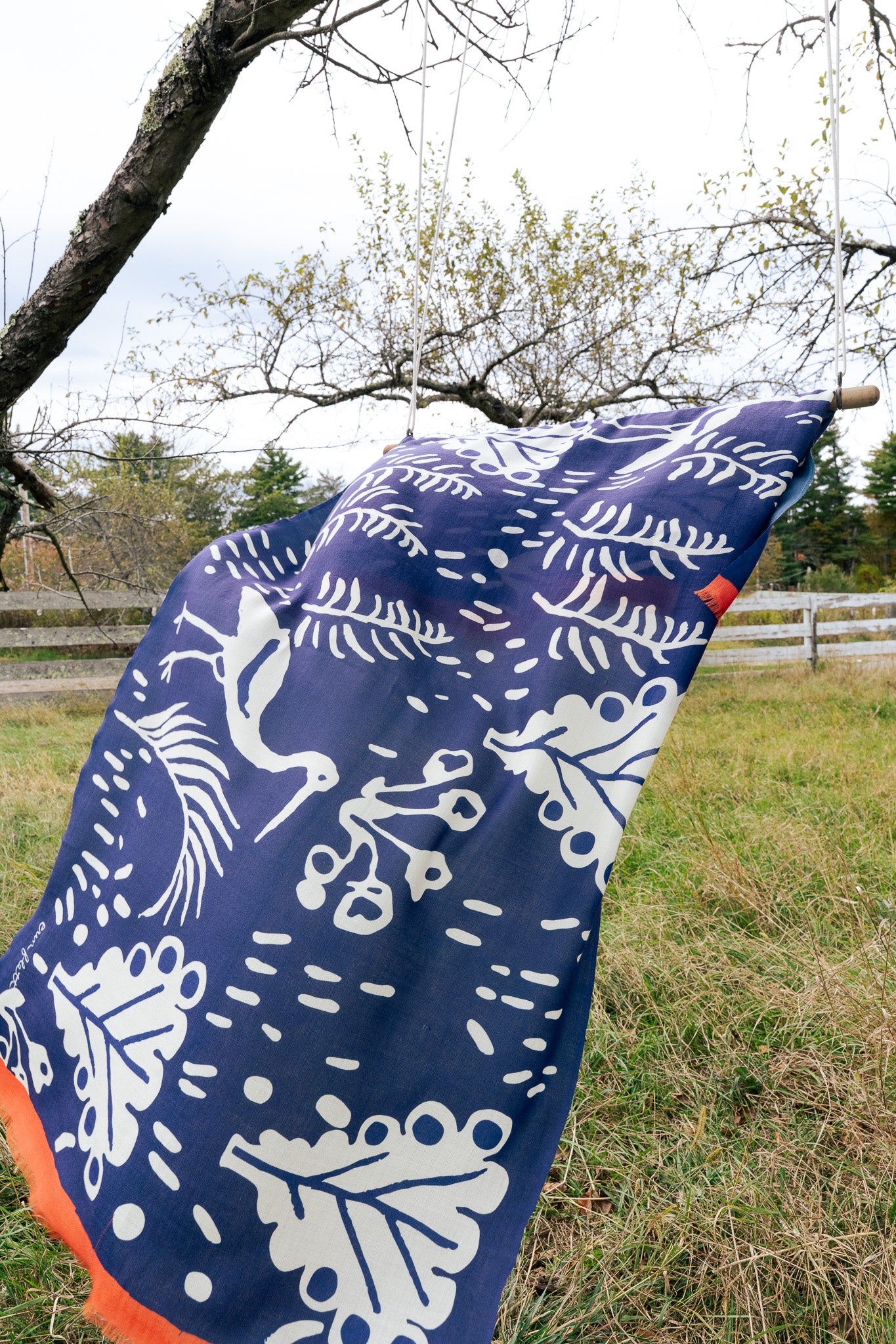 100% WOOL NAVY + RED CRANE SCARF + GIFT BOX