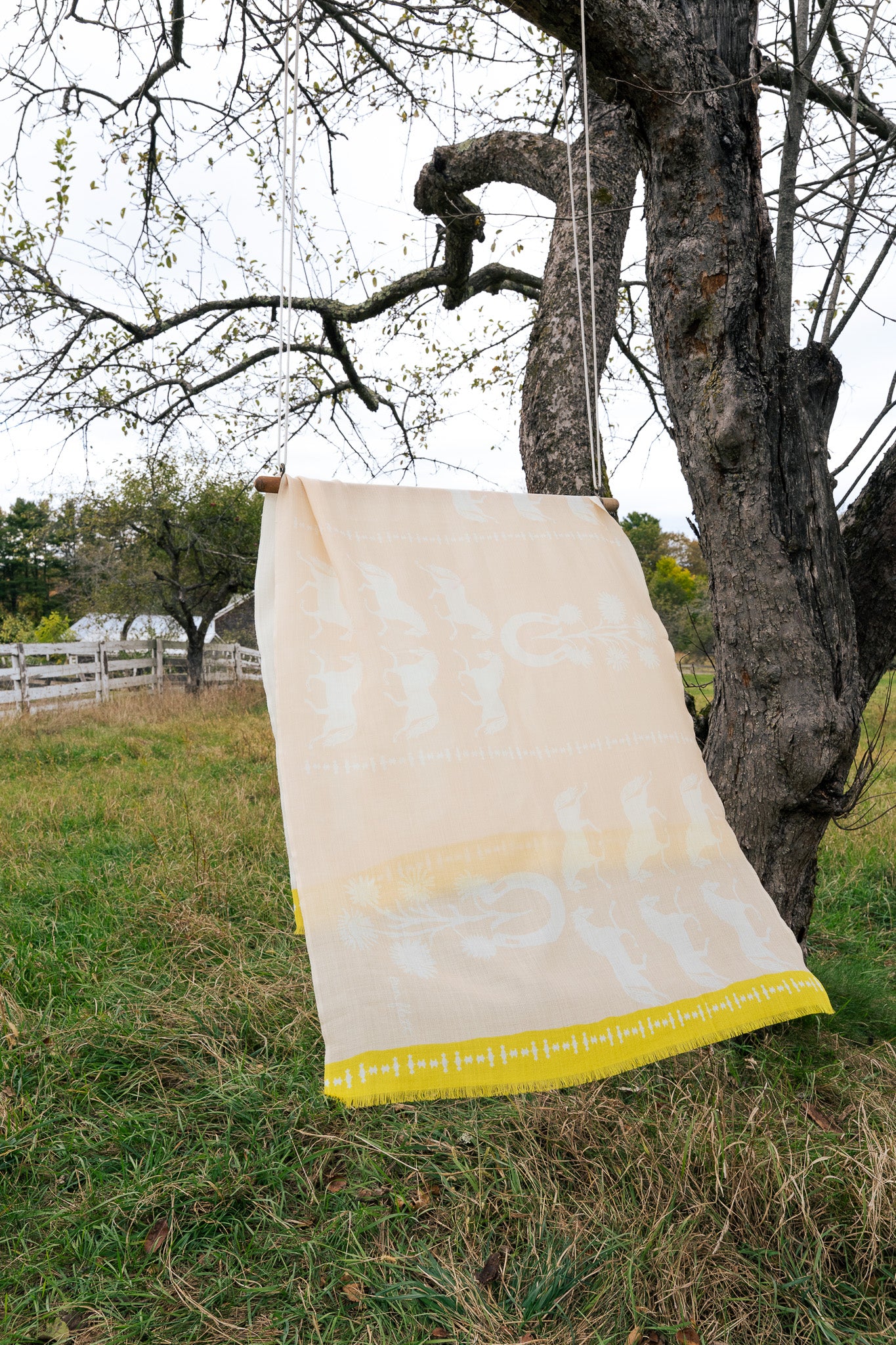 100% WOOL NATURAL LORTON TROTTING SCARF + GIFT BOX