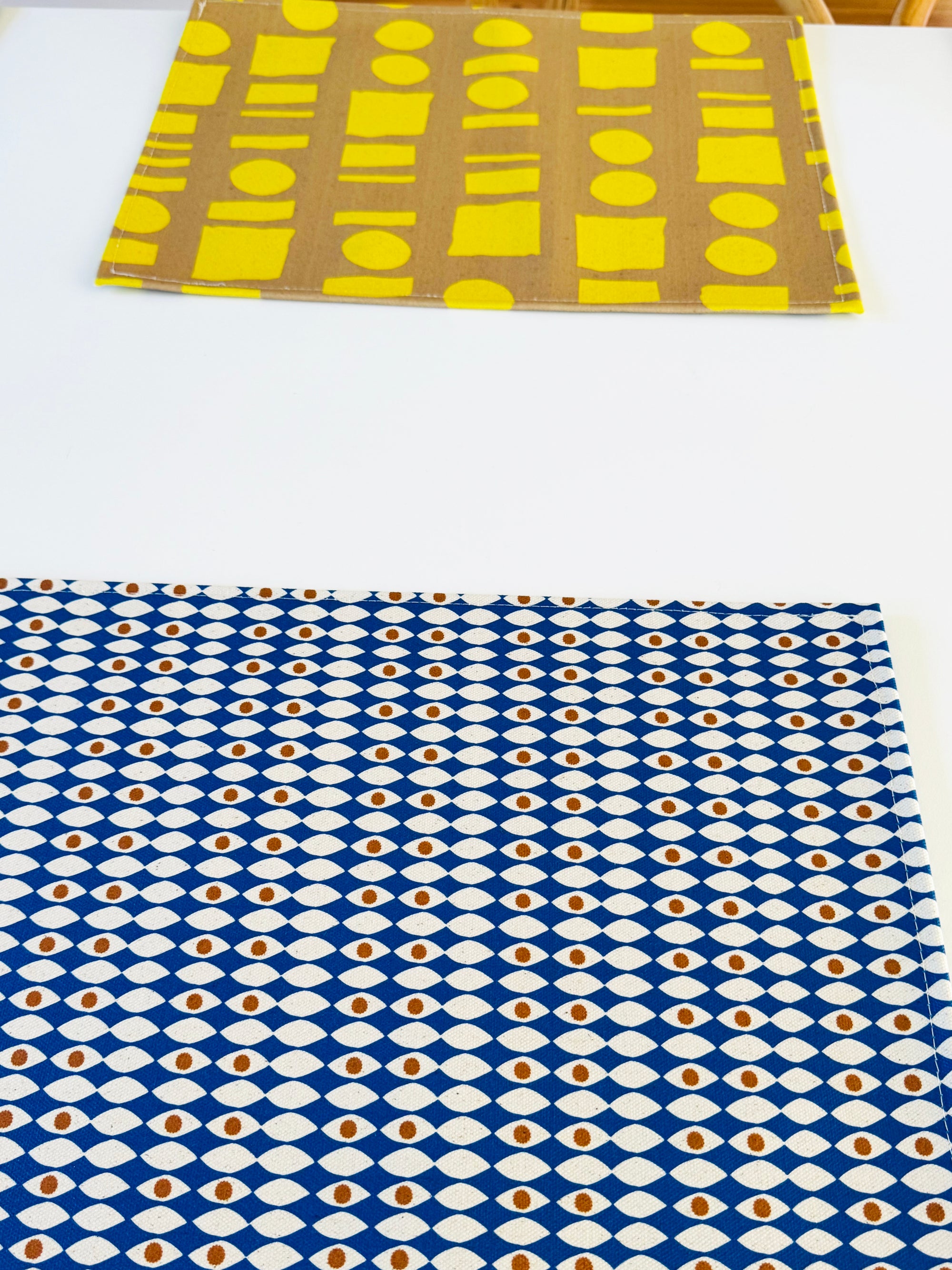 SET OF 4 PLACEMATS - RED TRIANGLES