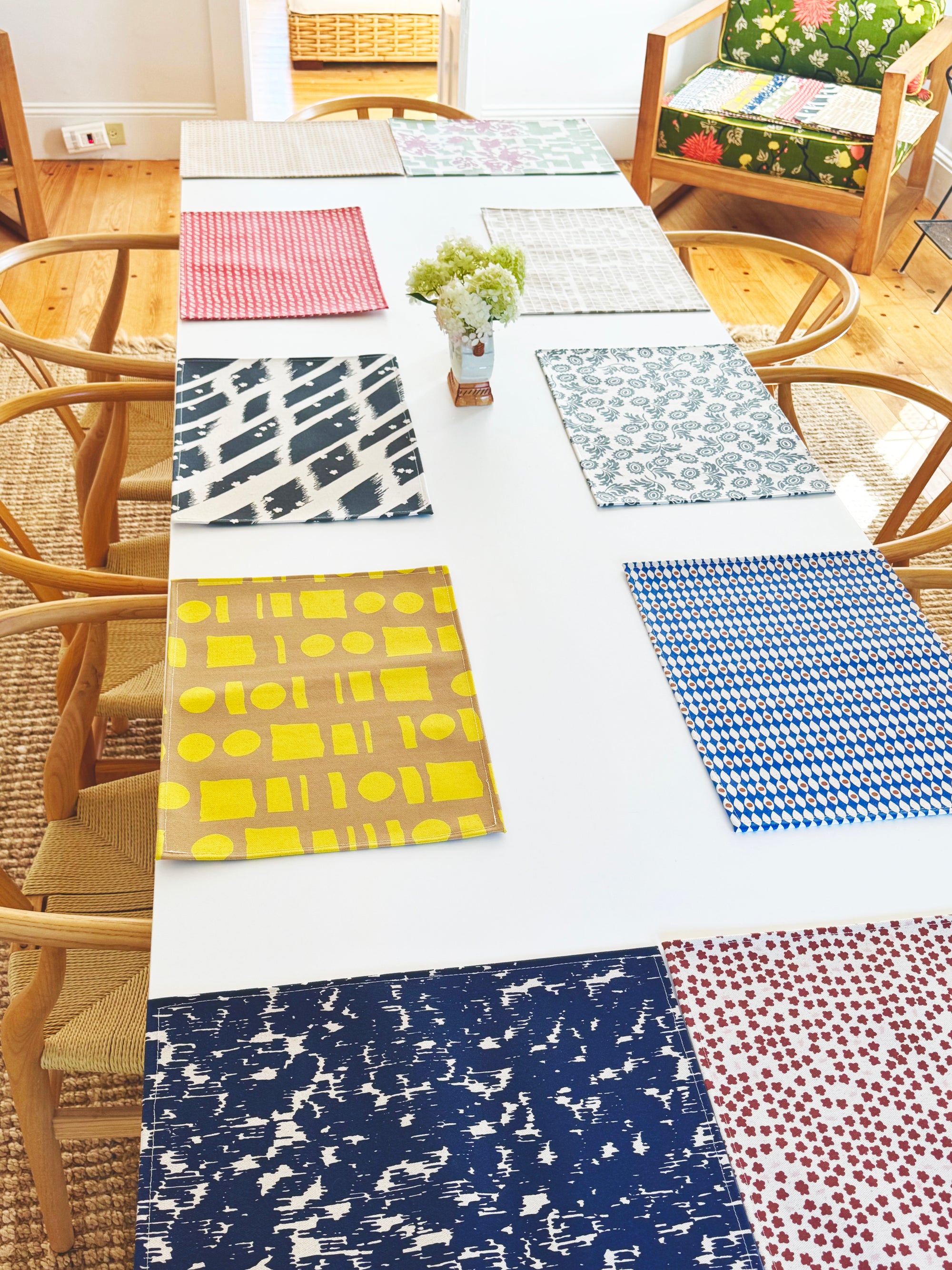 SET OF 4 PLACEMATS - RED TRIANGLES