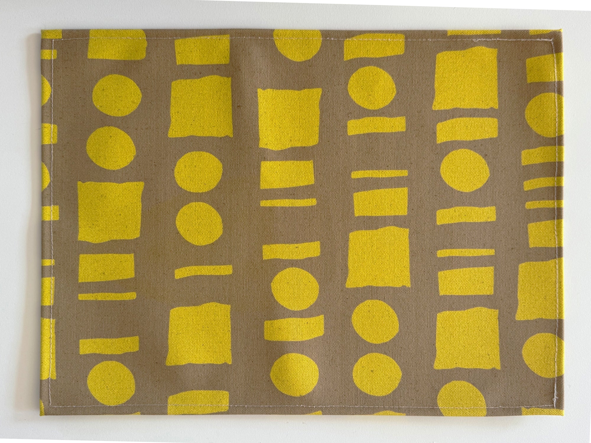 SET OF 4 PLACEMATS - SAND + GRAY TRIANGLES