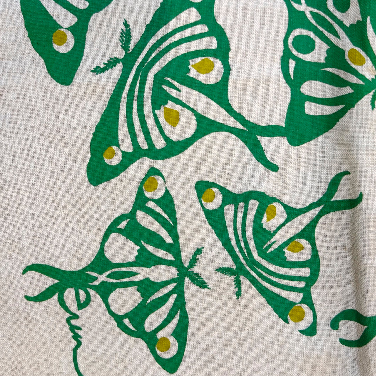 Natural Linen Lumbar in LUNA in Kelly