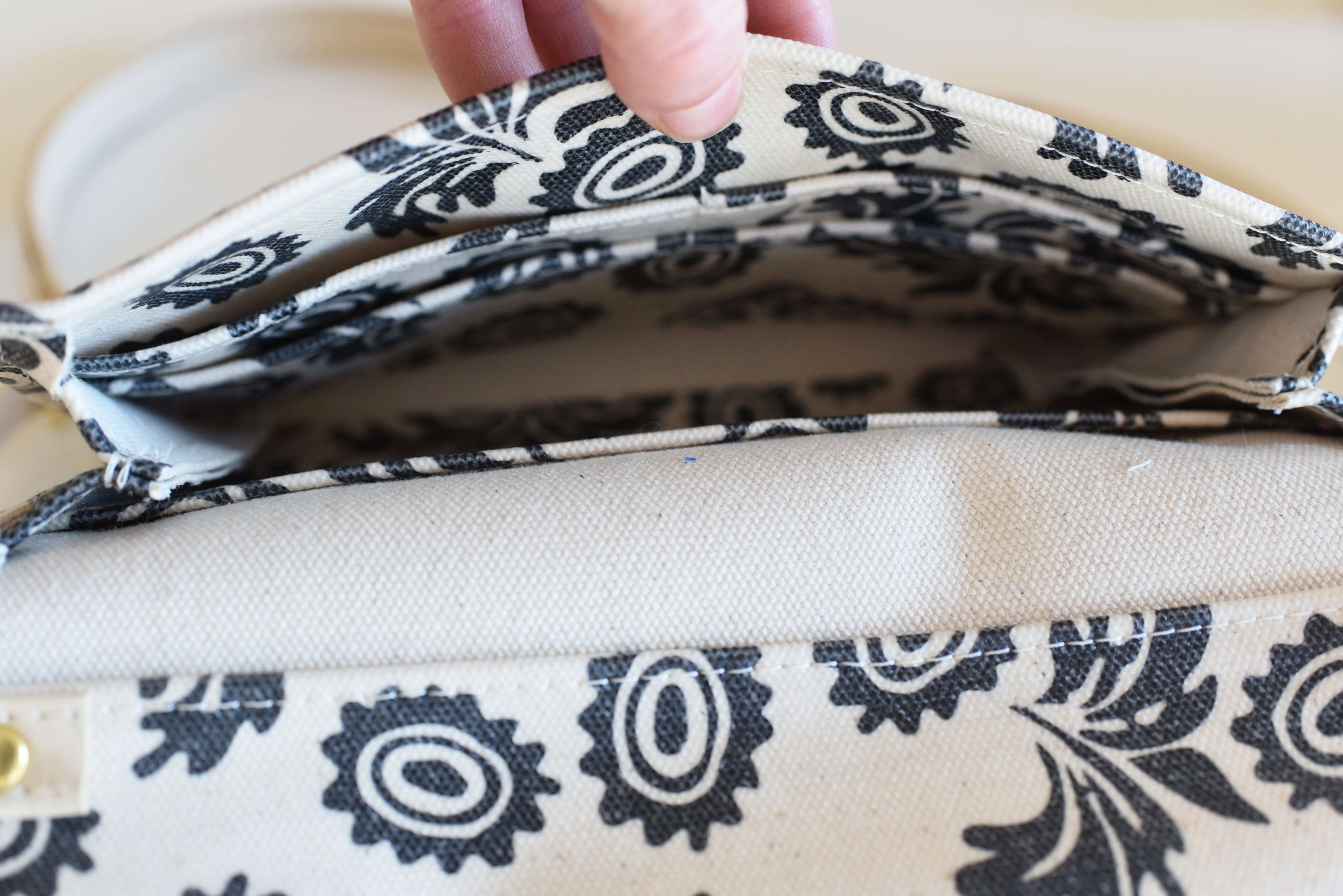 THE ARYANA WALLFLOWER PRINT
