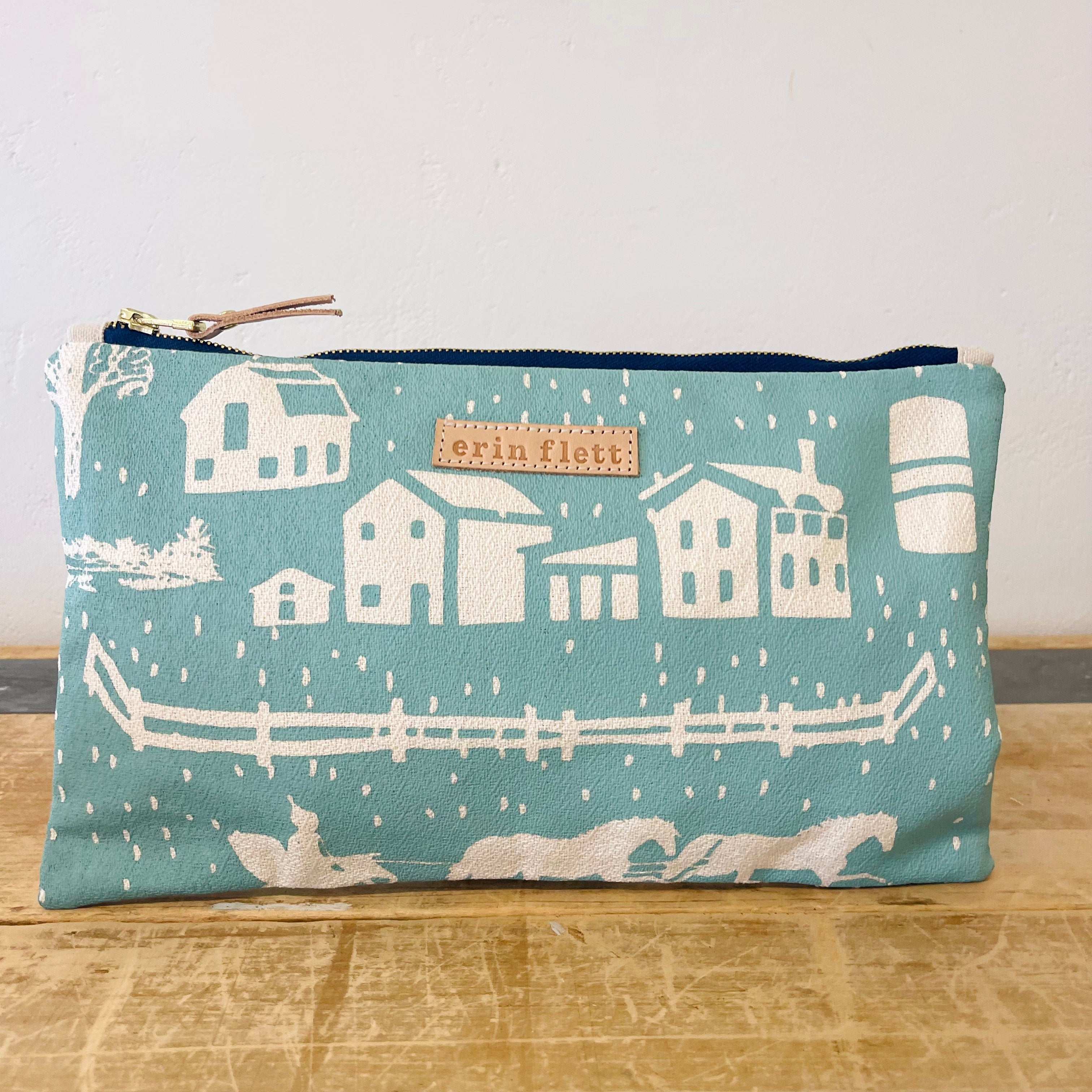 FARMHOUSE TOILE WINTER CLUTCH