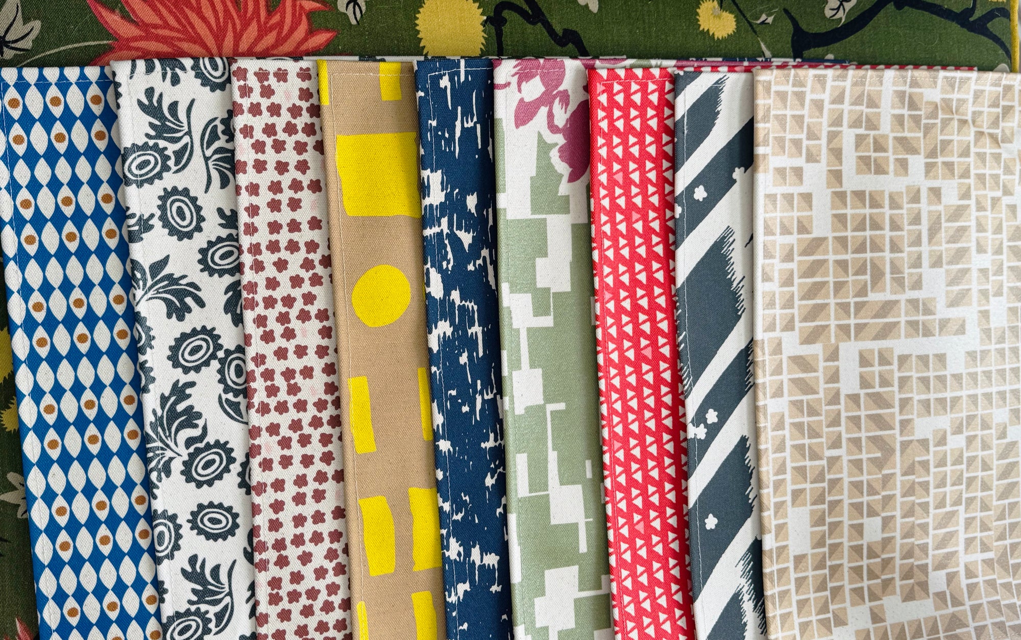 SET OF 4 PLACEMATS - SAND GEO SQUARES