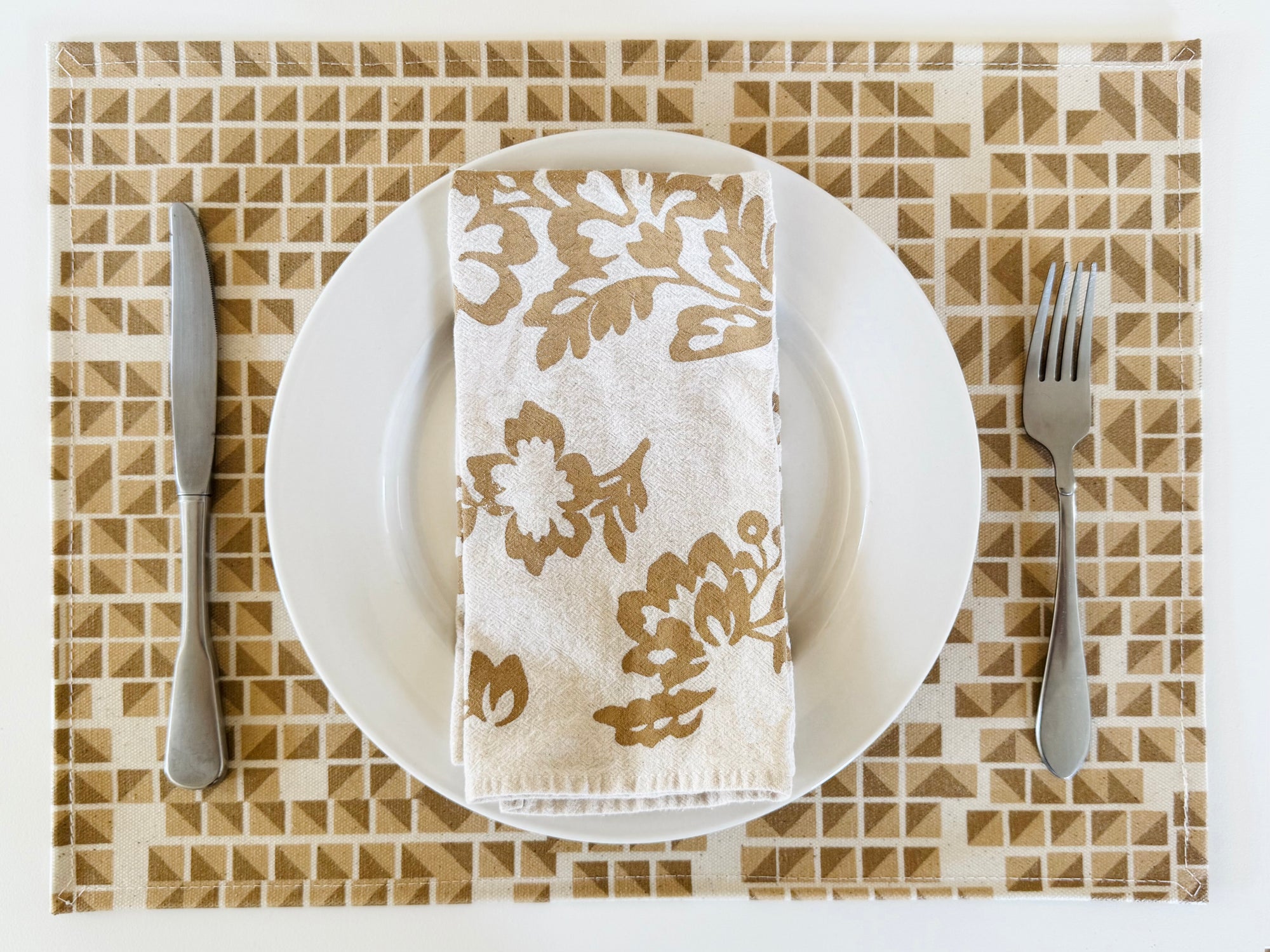 SET OF 4 PLACEMATS - SAND GEO SQUARES