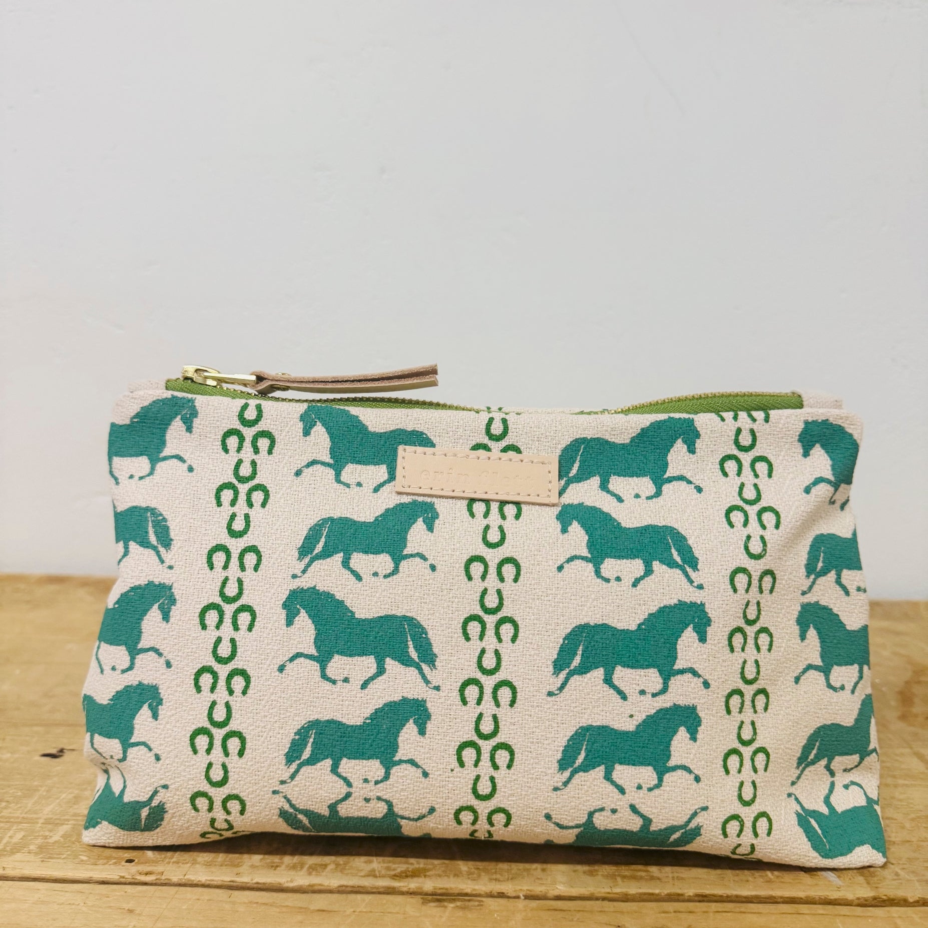 Laura Pouch