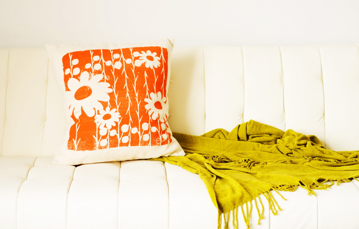 MANGO DAISY THORN PILLOW