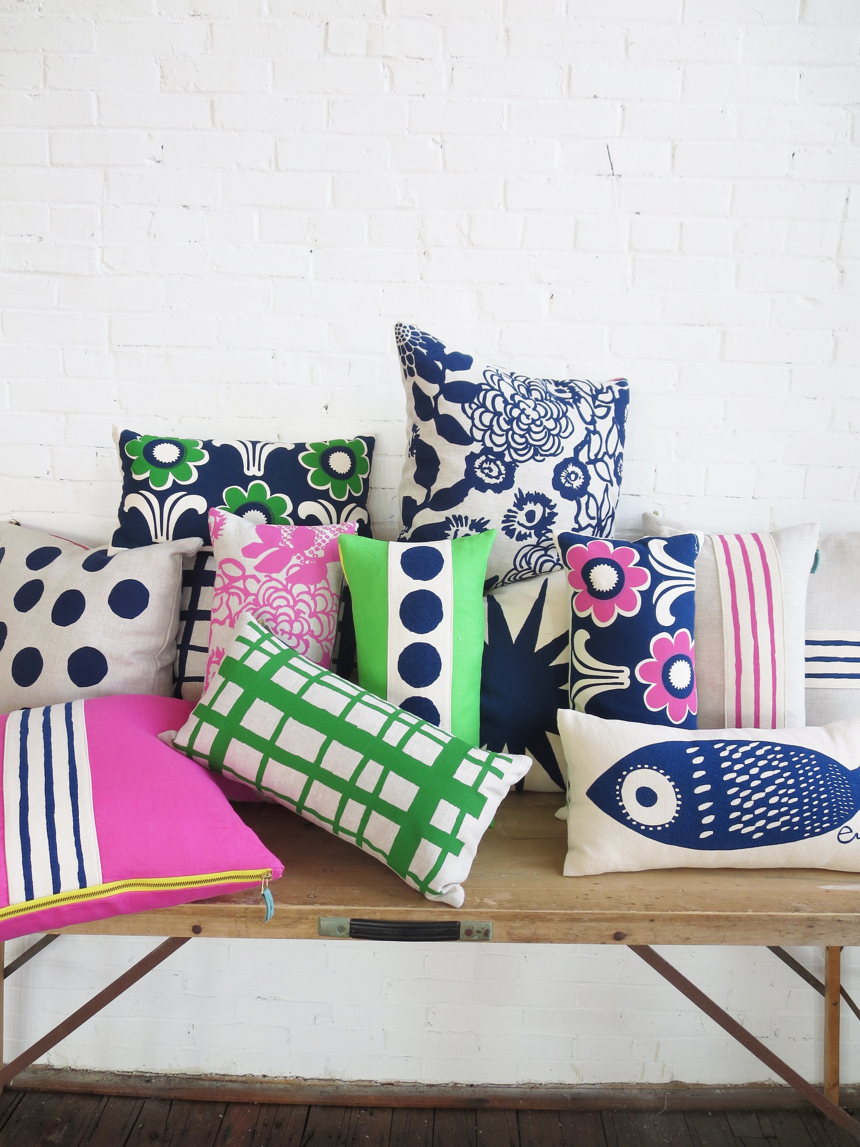 NAVY SINGLE TUNA LUMBAR PILLOW