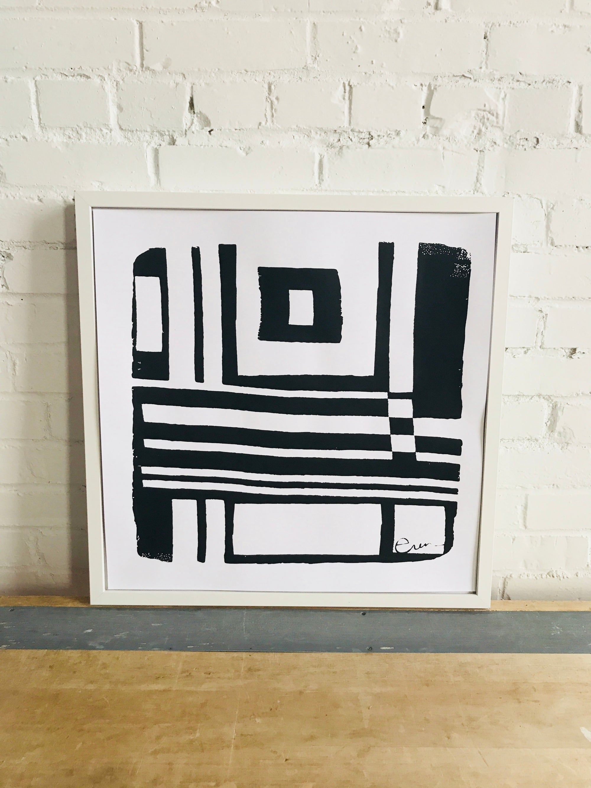 BLACK BOLD GEO PAPER PRINT