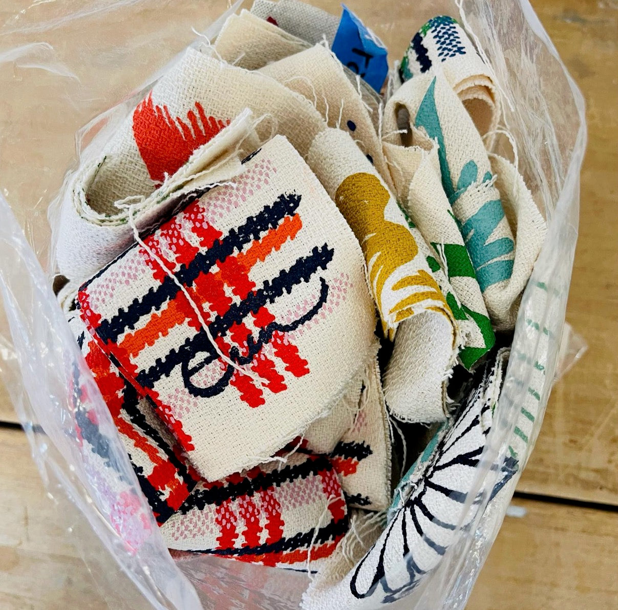 PRINTED COTTON FABRIC SCRAPS
