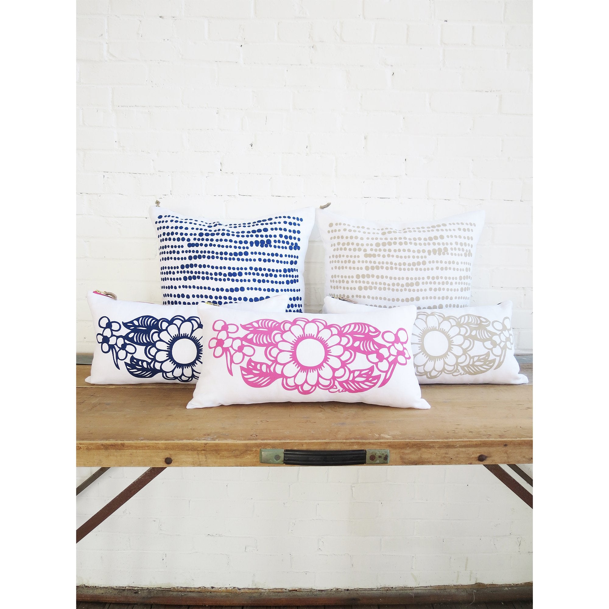 NAVY ON WHITE HILARY LINEN PILLOW