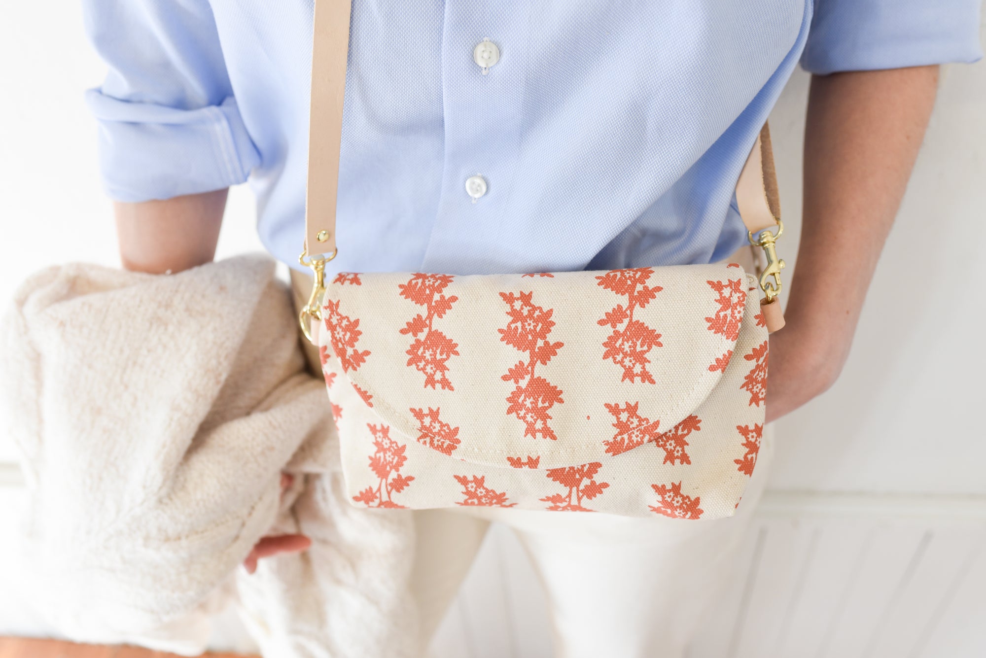 Libby Mini Crossbody Bag - Daisies