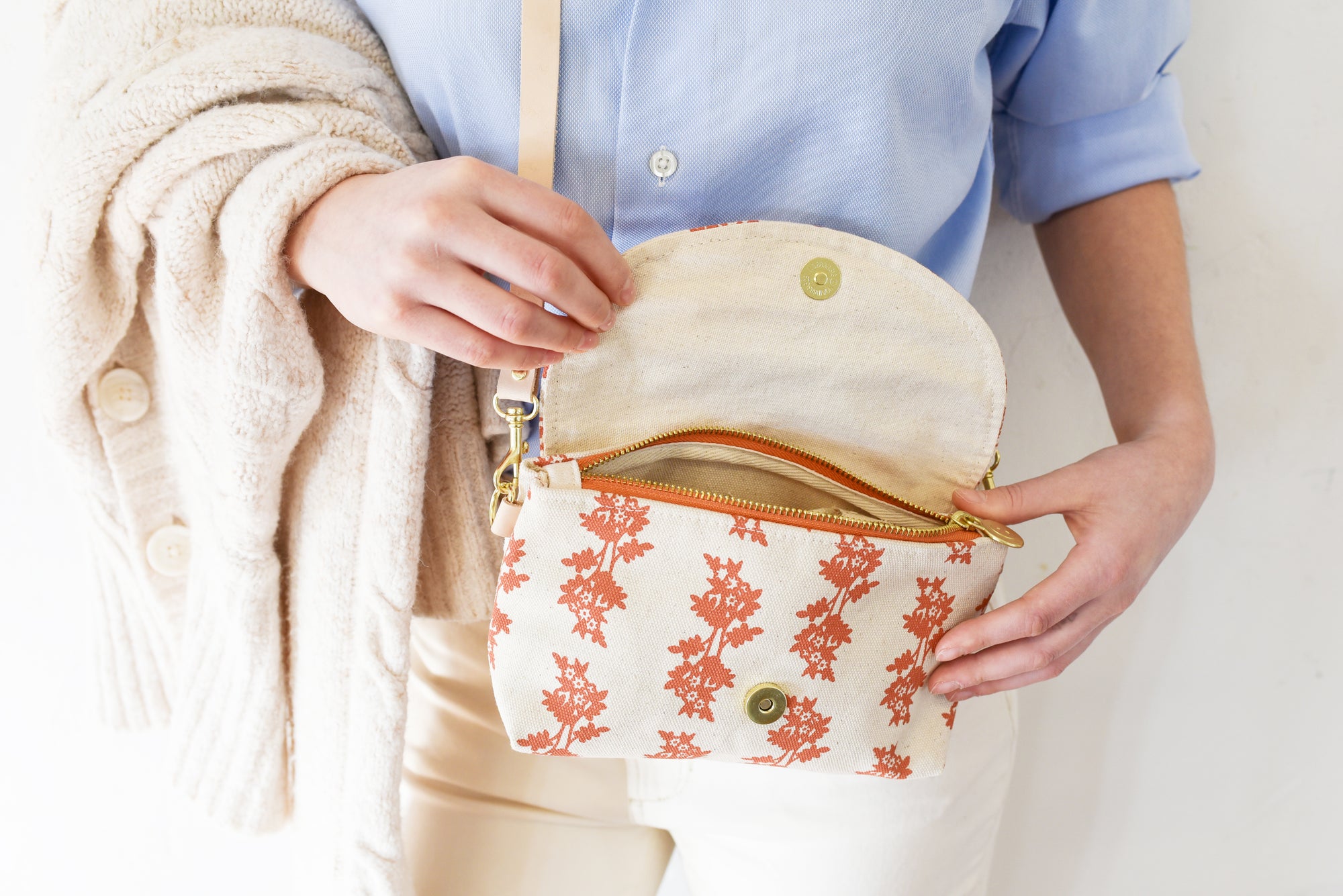 Libby Mini Crossbody Bag - Daisies