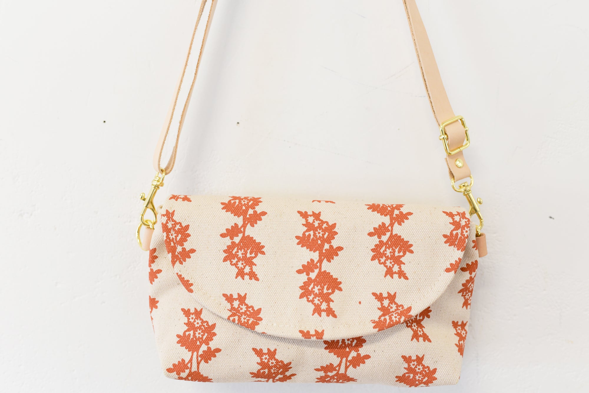 Libby Mini Crossbody Bag - Daisies