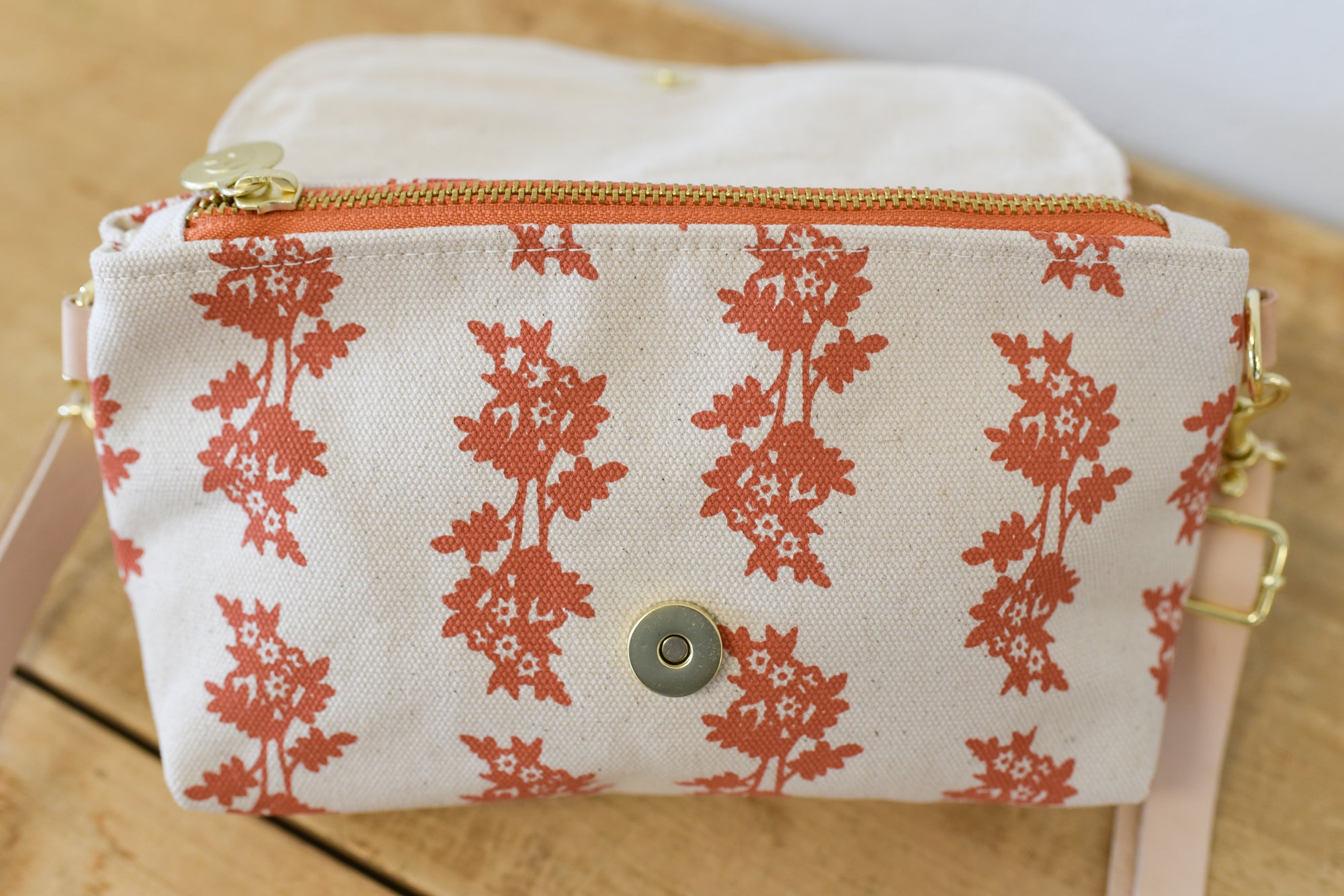 Libby Mini Crossbody Bag - Daisies