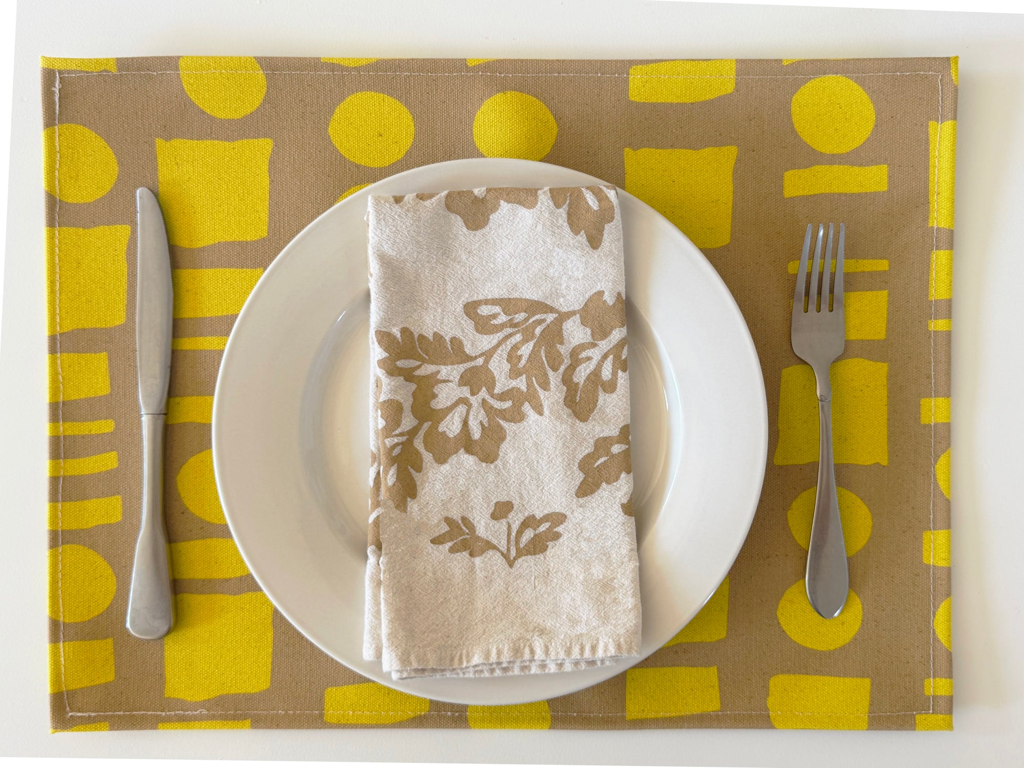 SET OF 4 PLACEMATS - SAND + GRAY TRIANGLES
