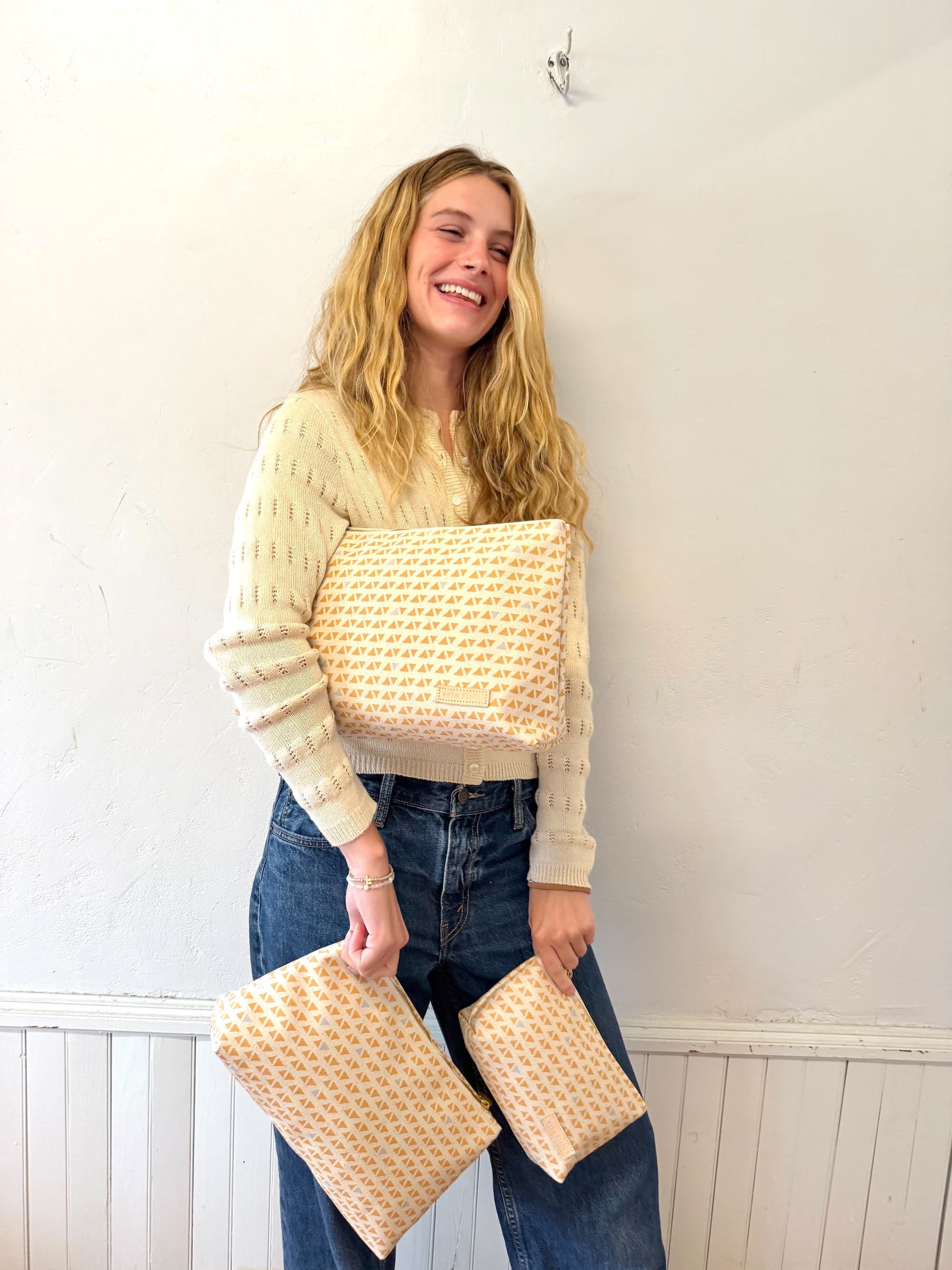 COATED CANVAS TRAVEL SET - SAND GRAY TRIANGLE