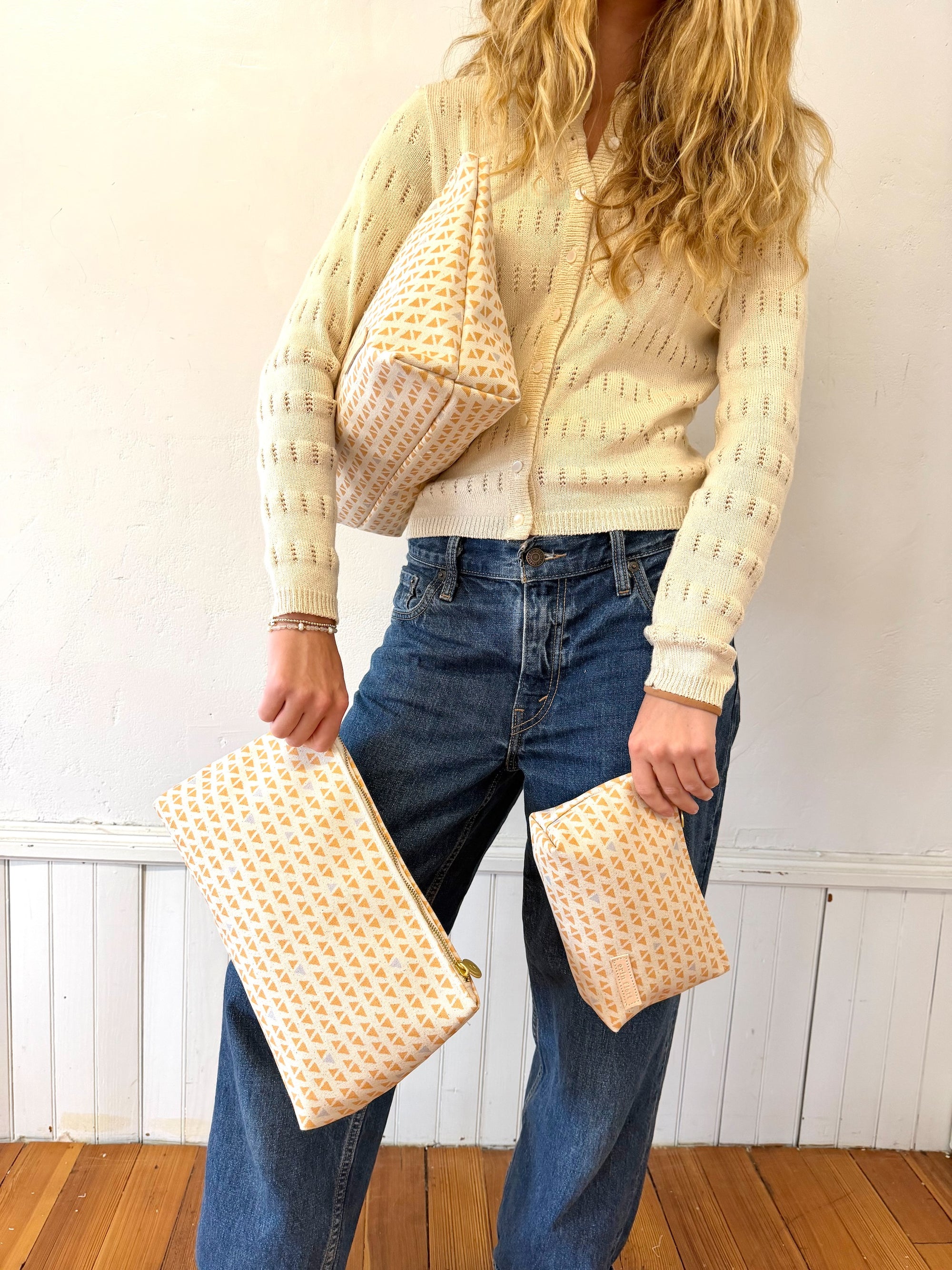 COATED CANVAS TRAVEL SET - SAND GRAY TRIANGLE
