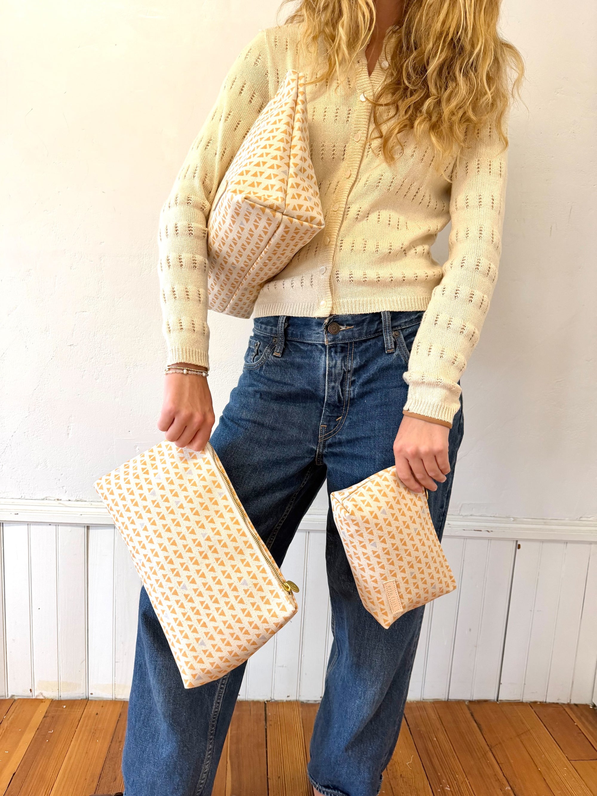 COATED CANVAS TRAVEL SET - SAND GRAY TRIANGLE