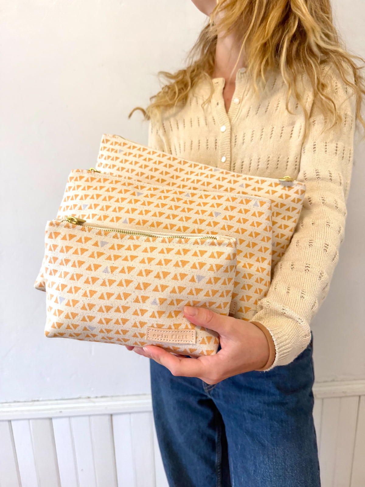 COATED CANVAS TRAVEL SET - SAND GRAY TRIANGLE