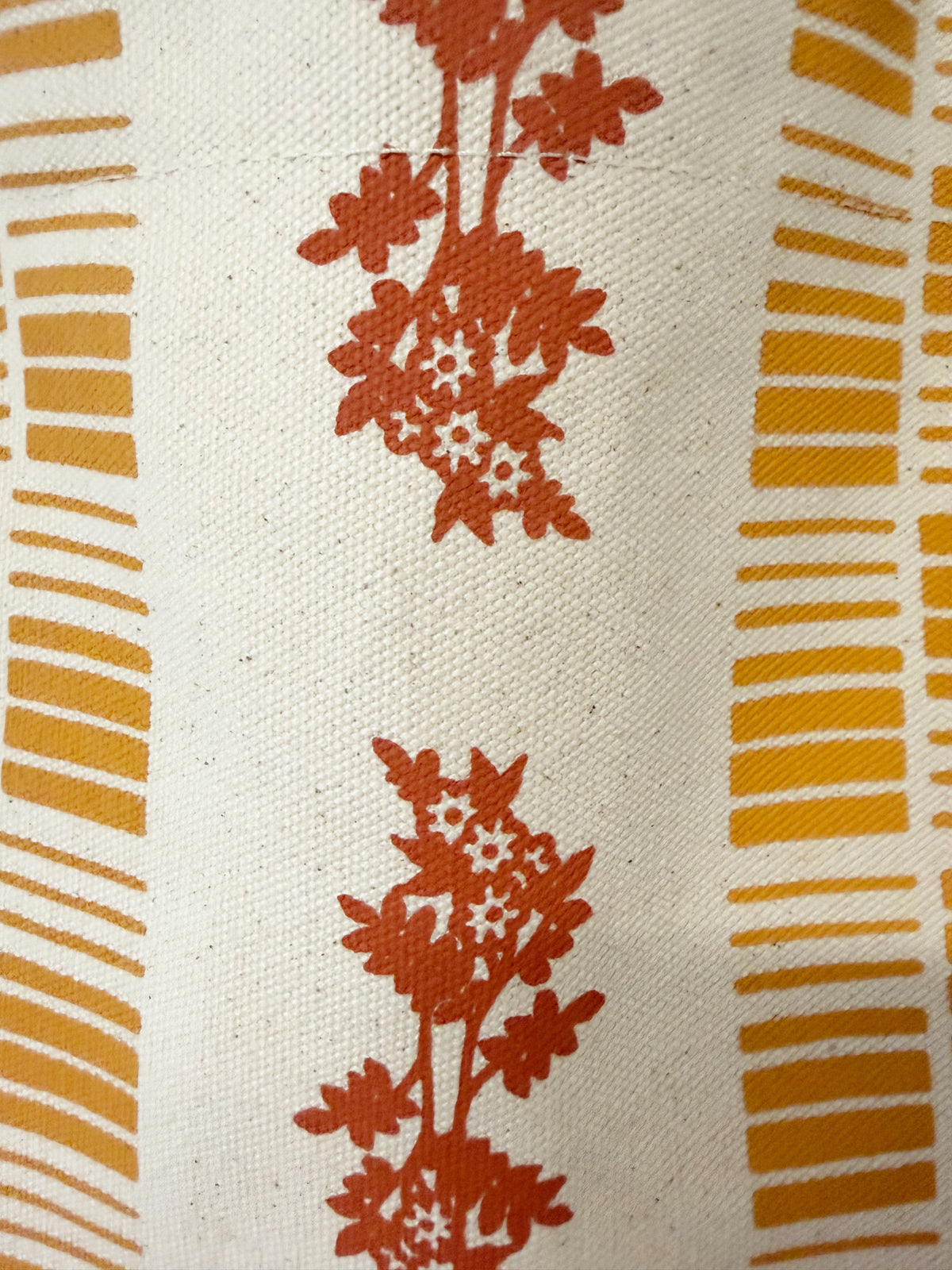 TANGERINE + LIPSTICK GEO DAISIES MIKA TOTE
