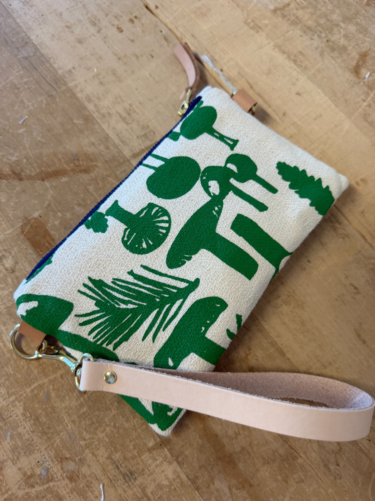 MUSHROOM KELLY GREEN ELLIE WRISTLET POUCH