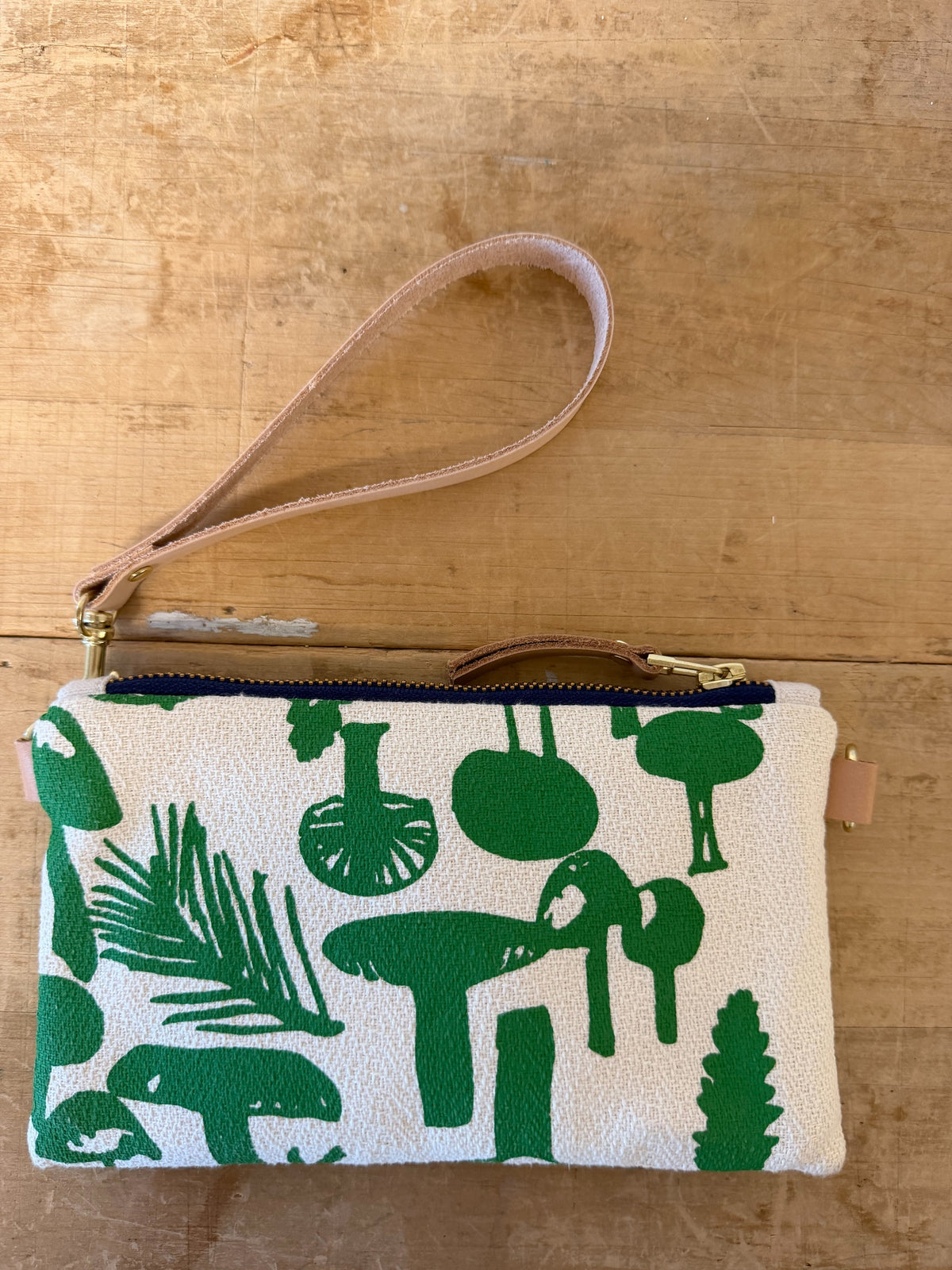 MUSHROOM KELLY GREEN ELLIE WRISTLET POUCH