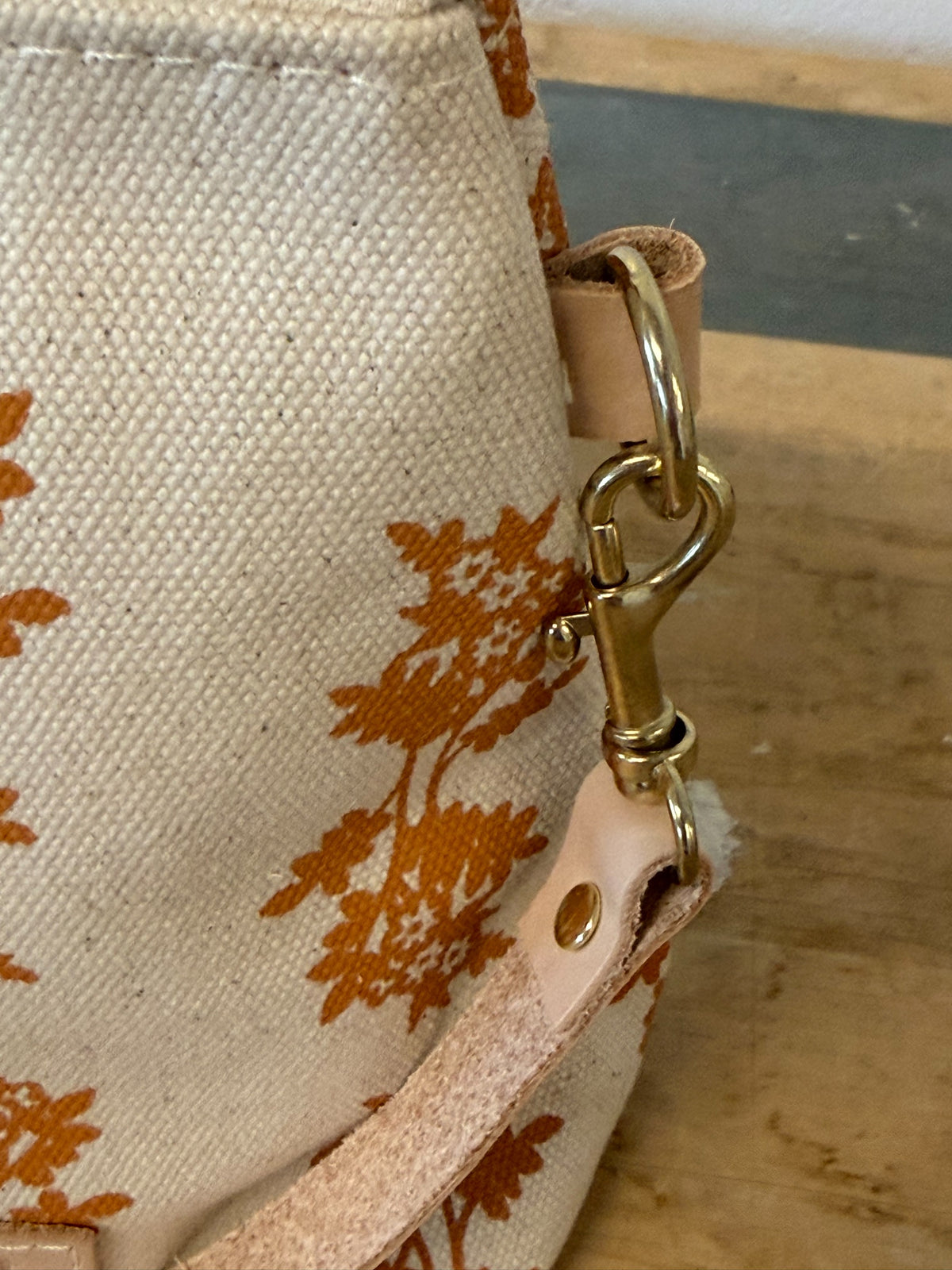 MANGO DAISIES JEN BAG + LEATHER SKINNY ADJUSTABLE STRAP