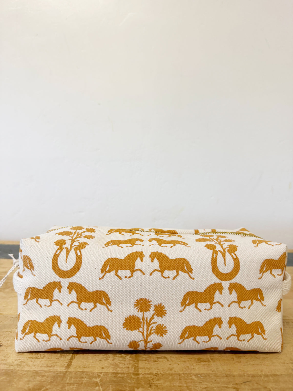 DOPP KIT Mango YELLOW FIELD LORTON TROT
