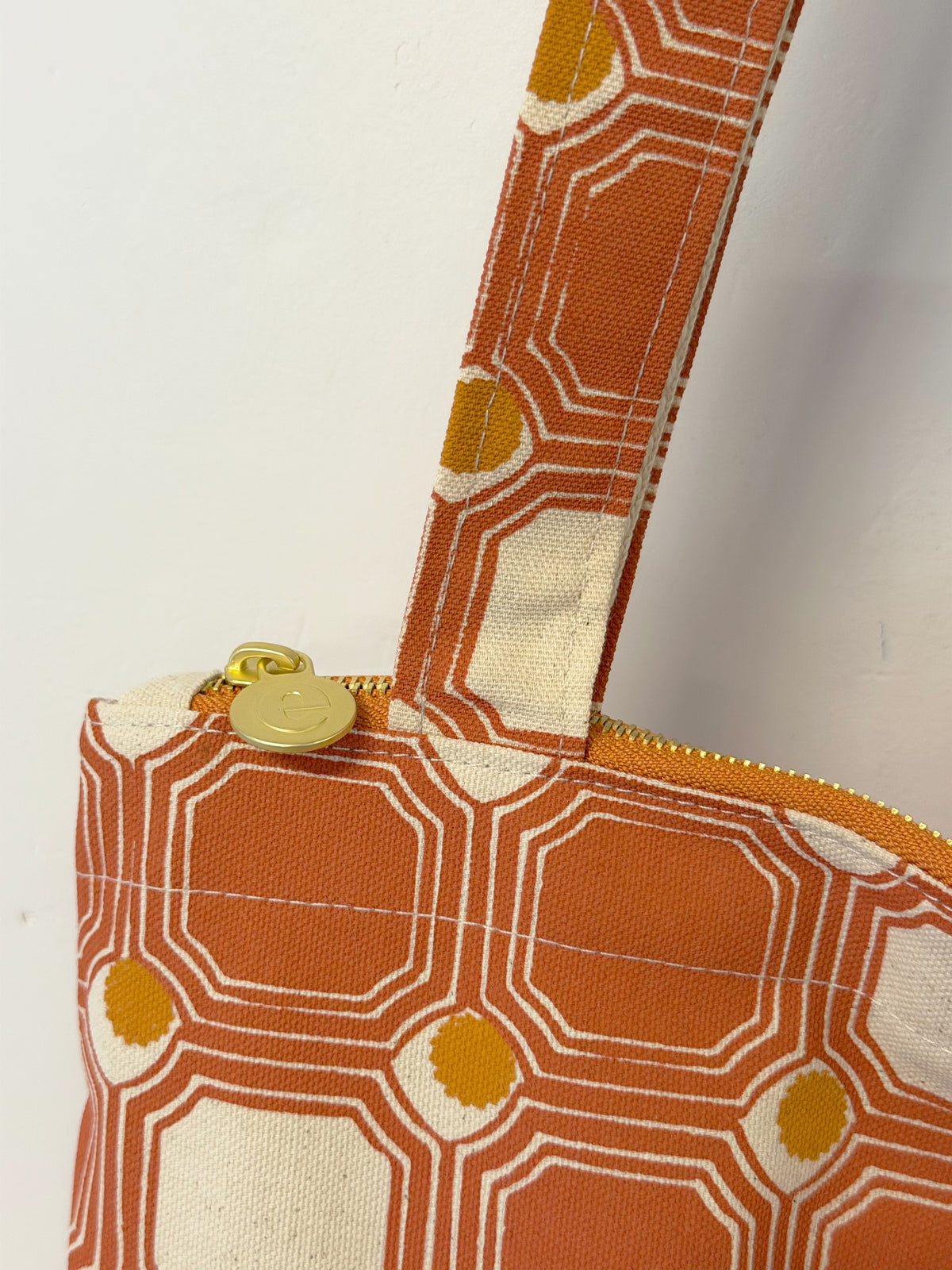 SINGLE SIDED LIPSTICK VINTAGE TILE CARRY ALL