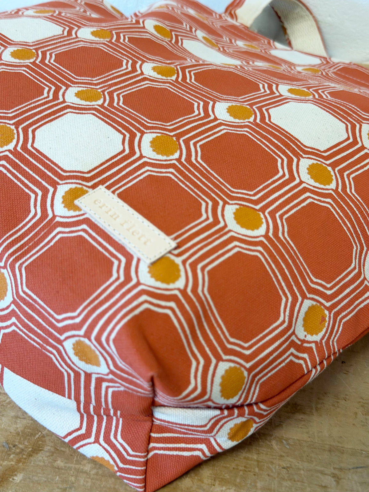 SINGLE SIDED LIPSTICK VINTAGE TILE CARRY ALL