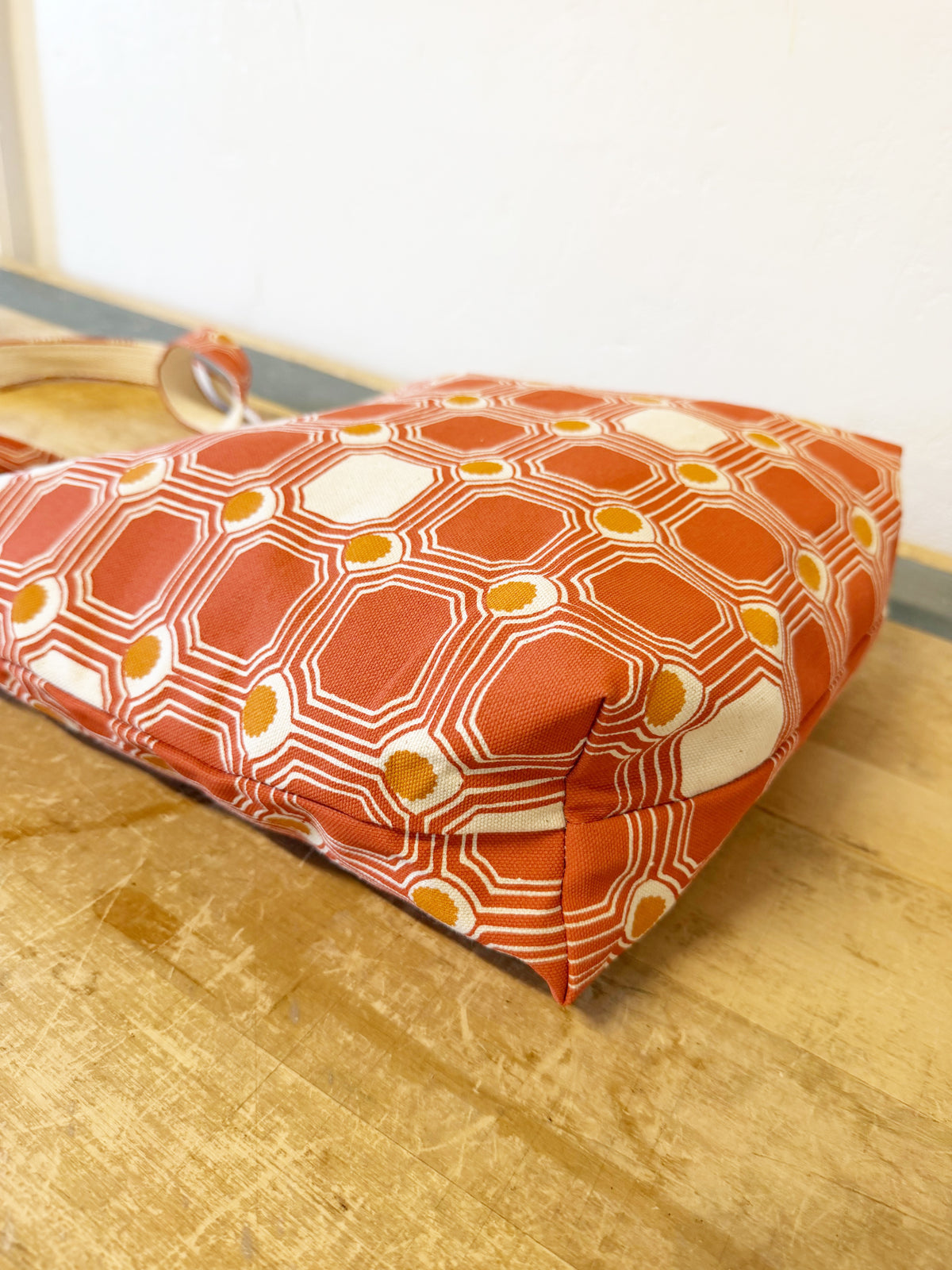 SINGLE SIDED LIPSTICK VINTAGE TILE CARRY ALL