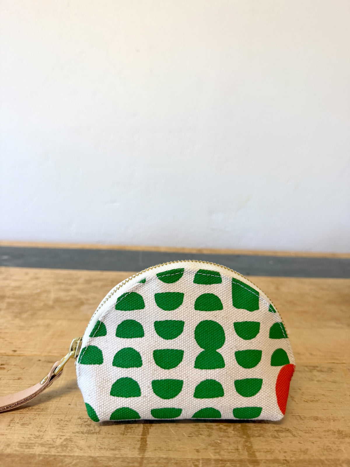 KELLY HALF MOONS CLAM SHELL ZIP