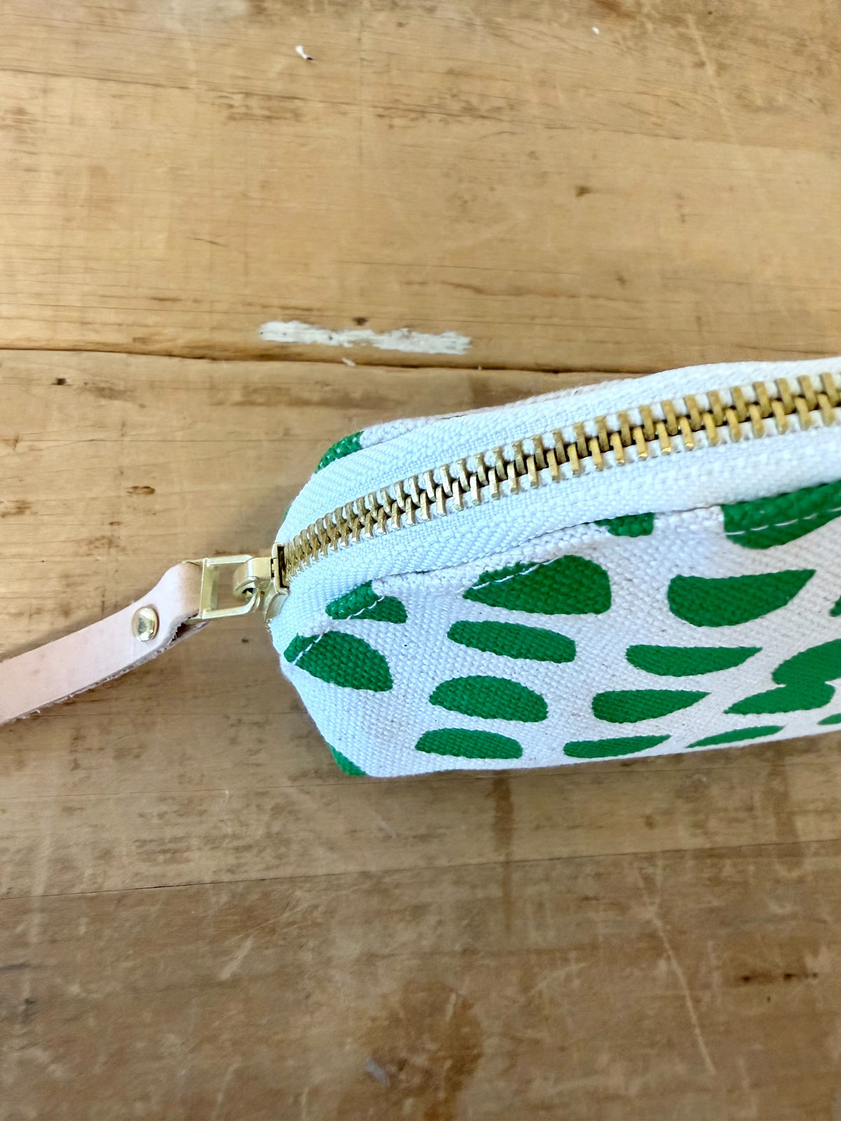 KELLY HALF MOONS CLAM SHELL ZIP