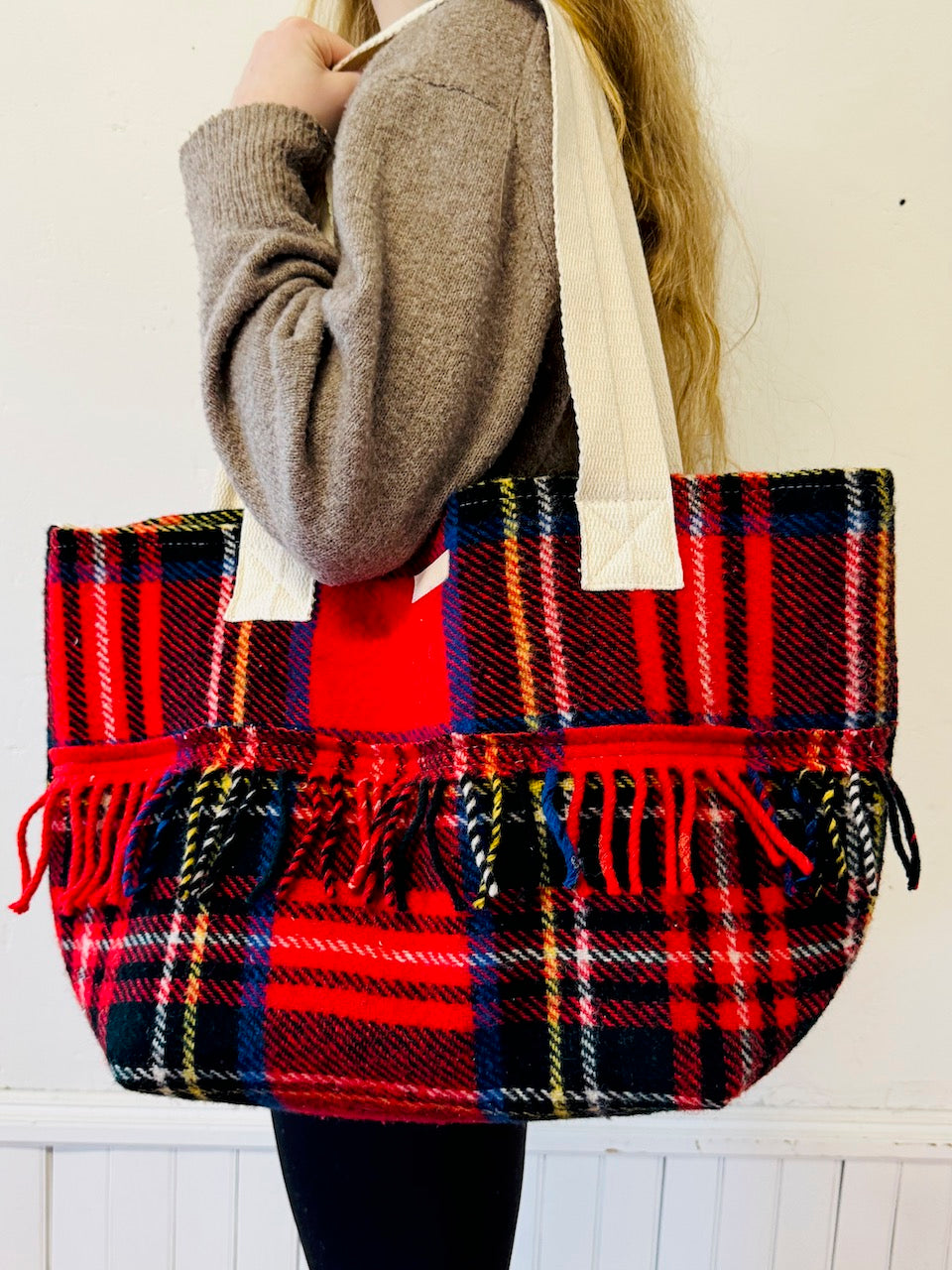 Vintage Tote Wool Traditional Red with Fringe