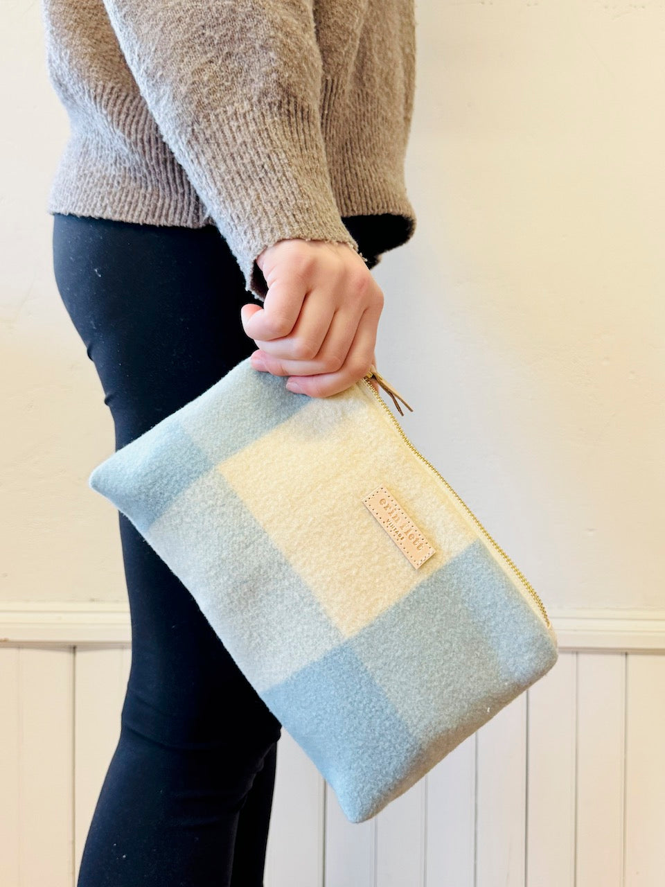 Vintage Laura Pouch - Baby Blue + Cream