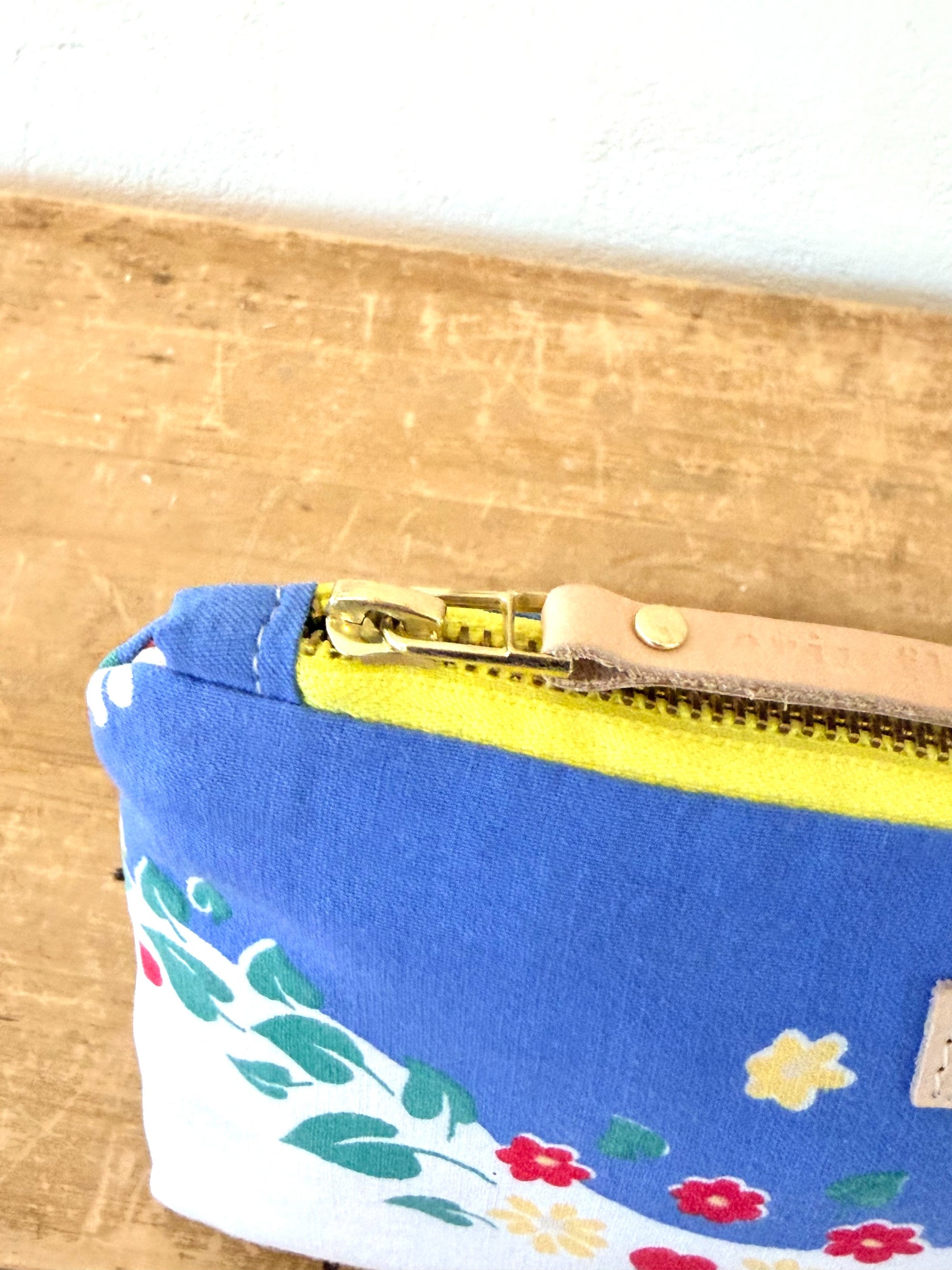 Vintage Scandi Dutch Laura Pouch + Erin Flett inside