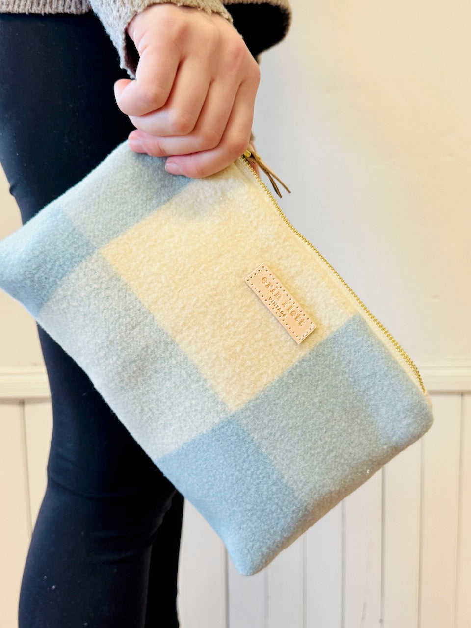 Vintage Laura Pouch - Baby Blue + Cream