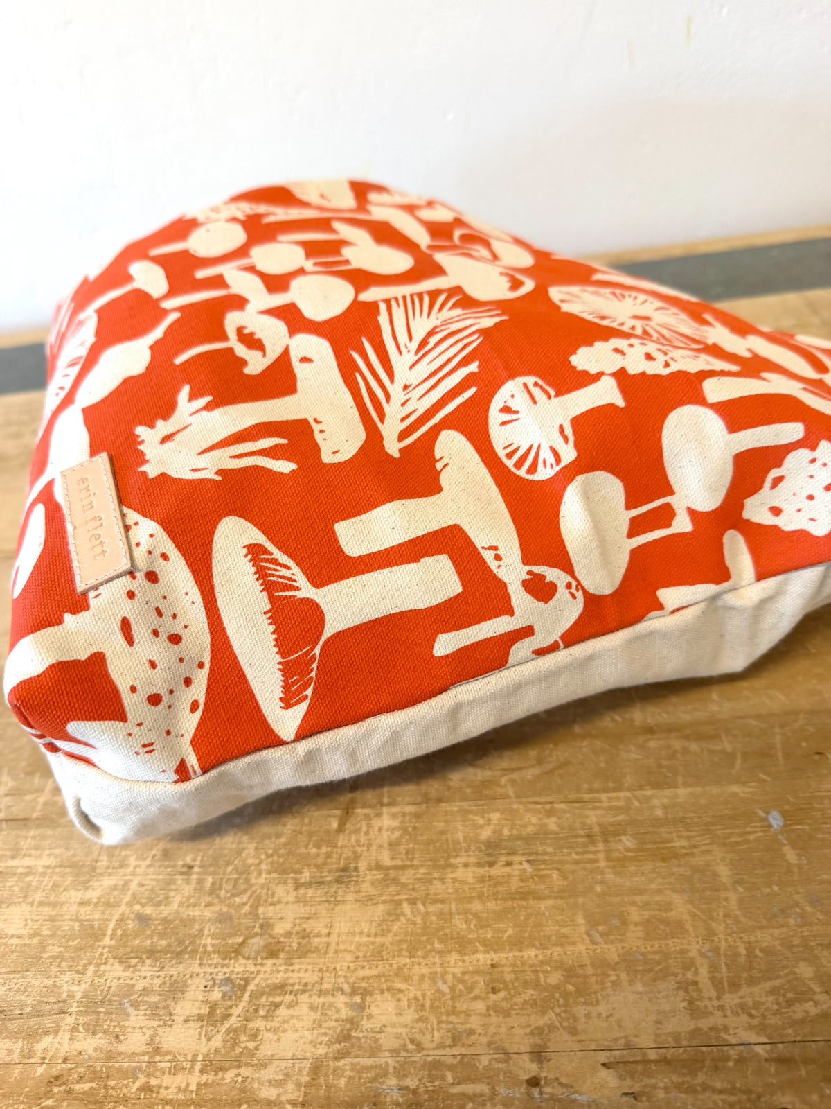 SINGLE SIDED MUSHROOM ANTHRO ORANGE CARRY ALL