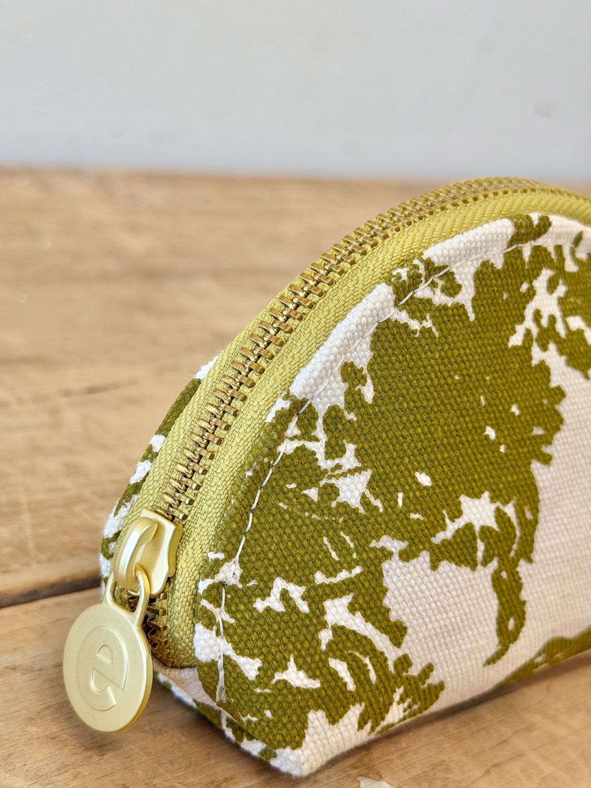 Darlene Clamshell Pouch