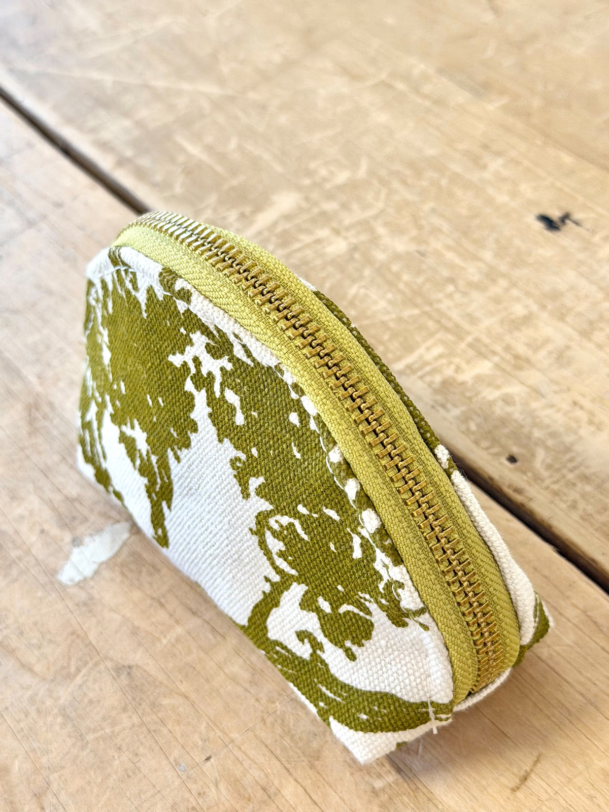 Darlene Clamshell Pouch