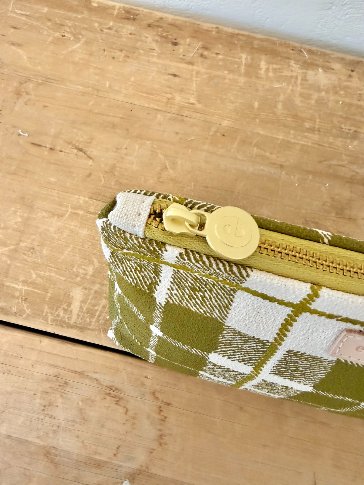 Laura Pouch