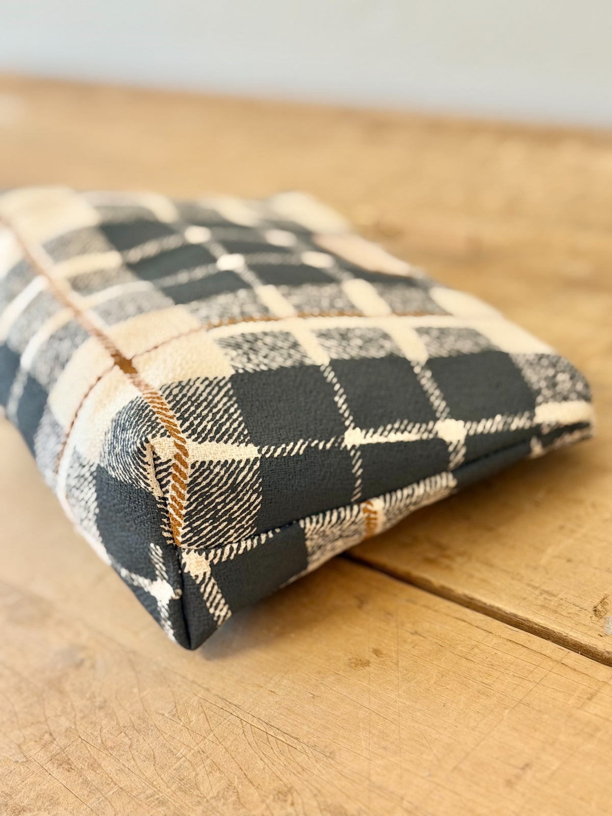 Laura Pouch