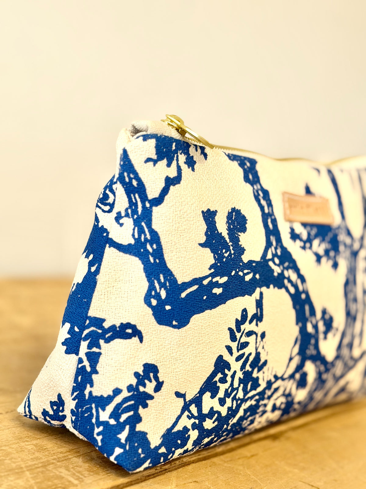 Laura Pouch
