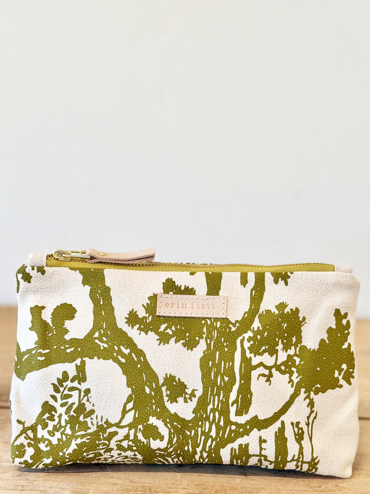 Laura Pouch