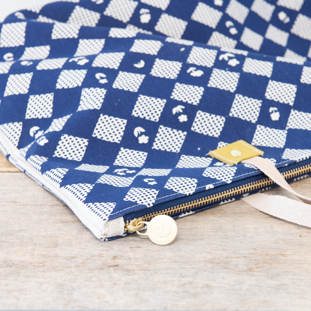 Checkered Quilt Folder Bag